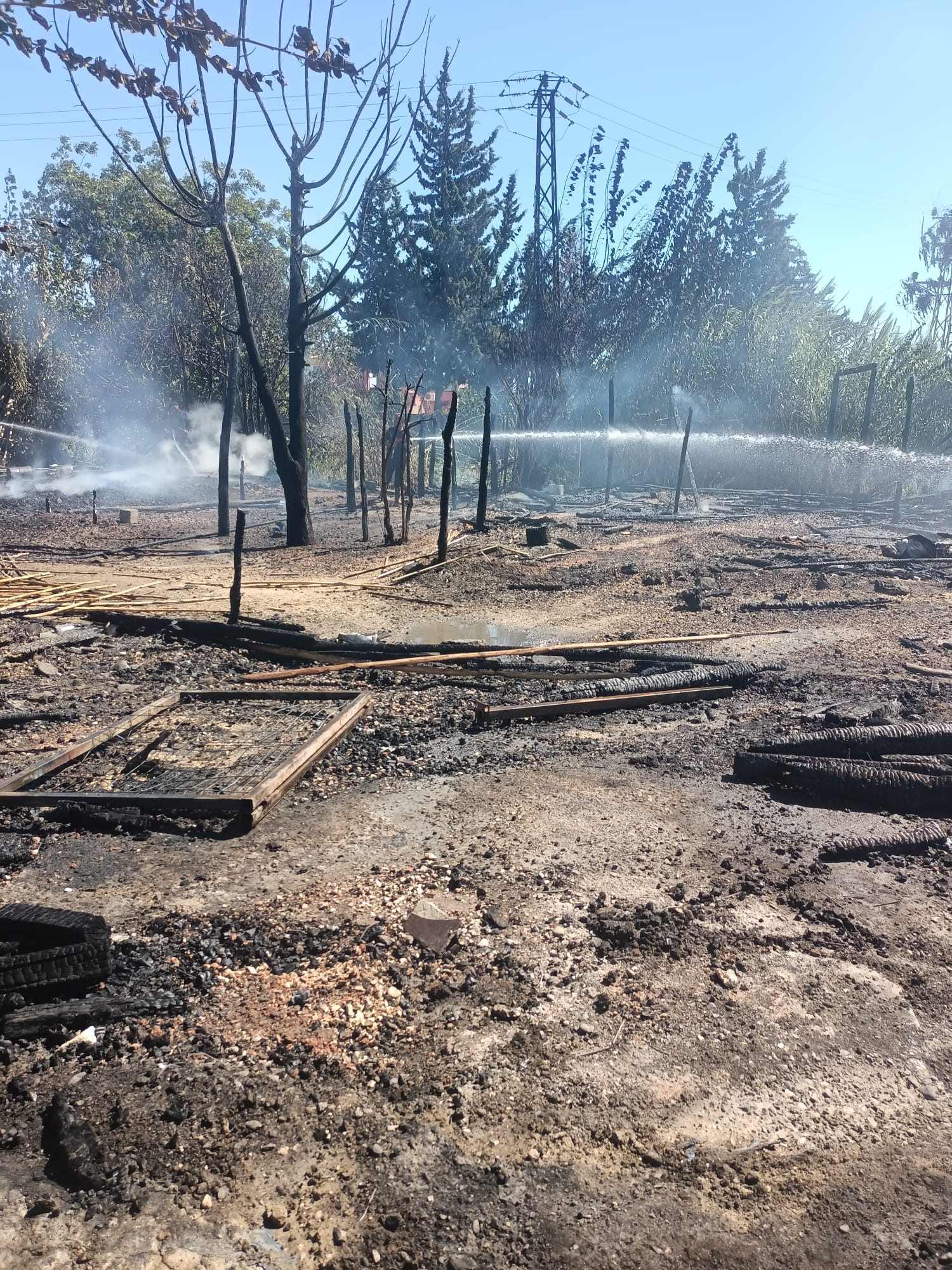 Tarım Işçilerini Korkutan Yangın 4 Çadır Kullanılamaz Hale Geldi (6)