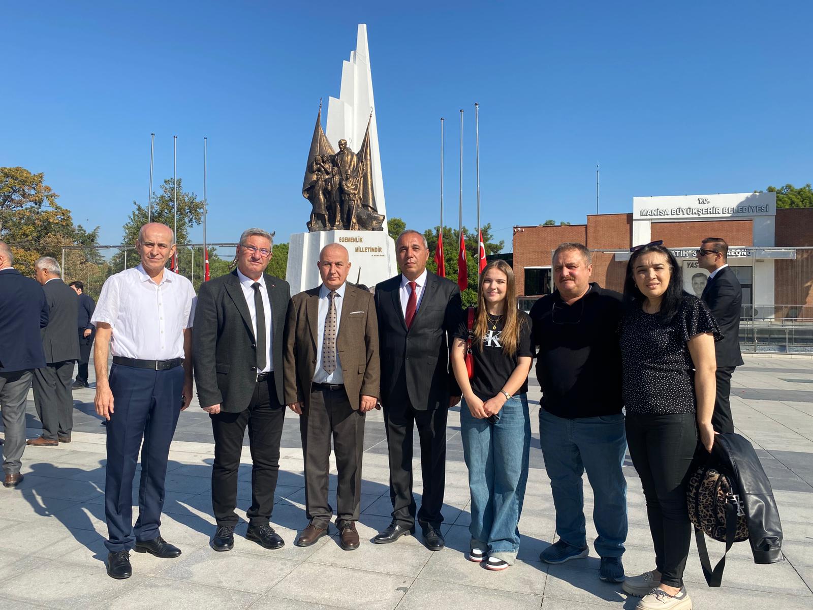 Yilin Enlerinde Ilk Kez Onur Odulleri Verildi Manisada Yilin Ciragi Odulu Salihliye Ge (2)