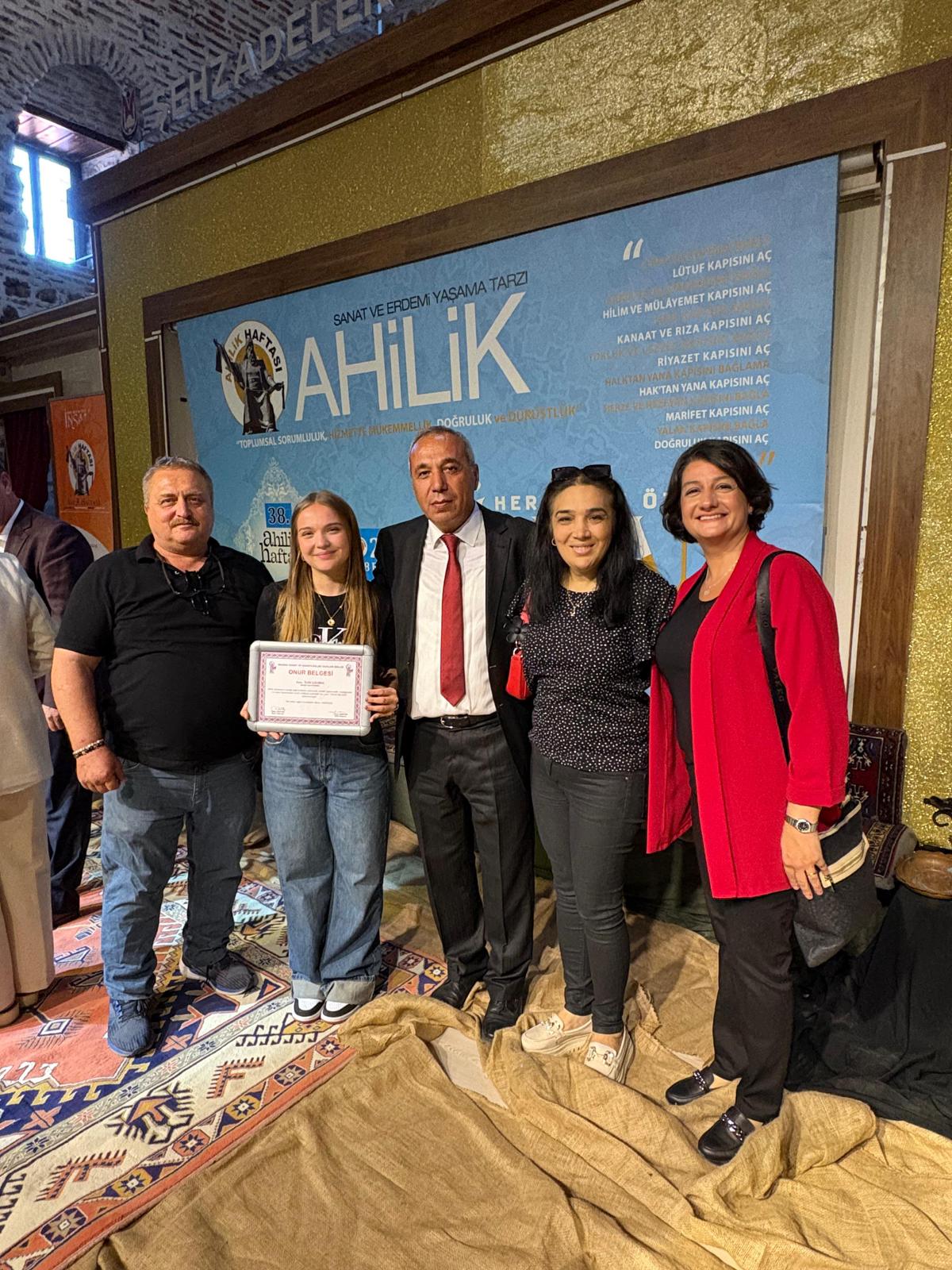 Yilin Enlerinde Ilk Kez Onur Odulleri Verildi Manisada Yilin Ciragi Odulu Salihliye Ge (3)