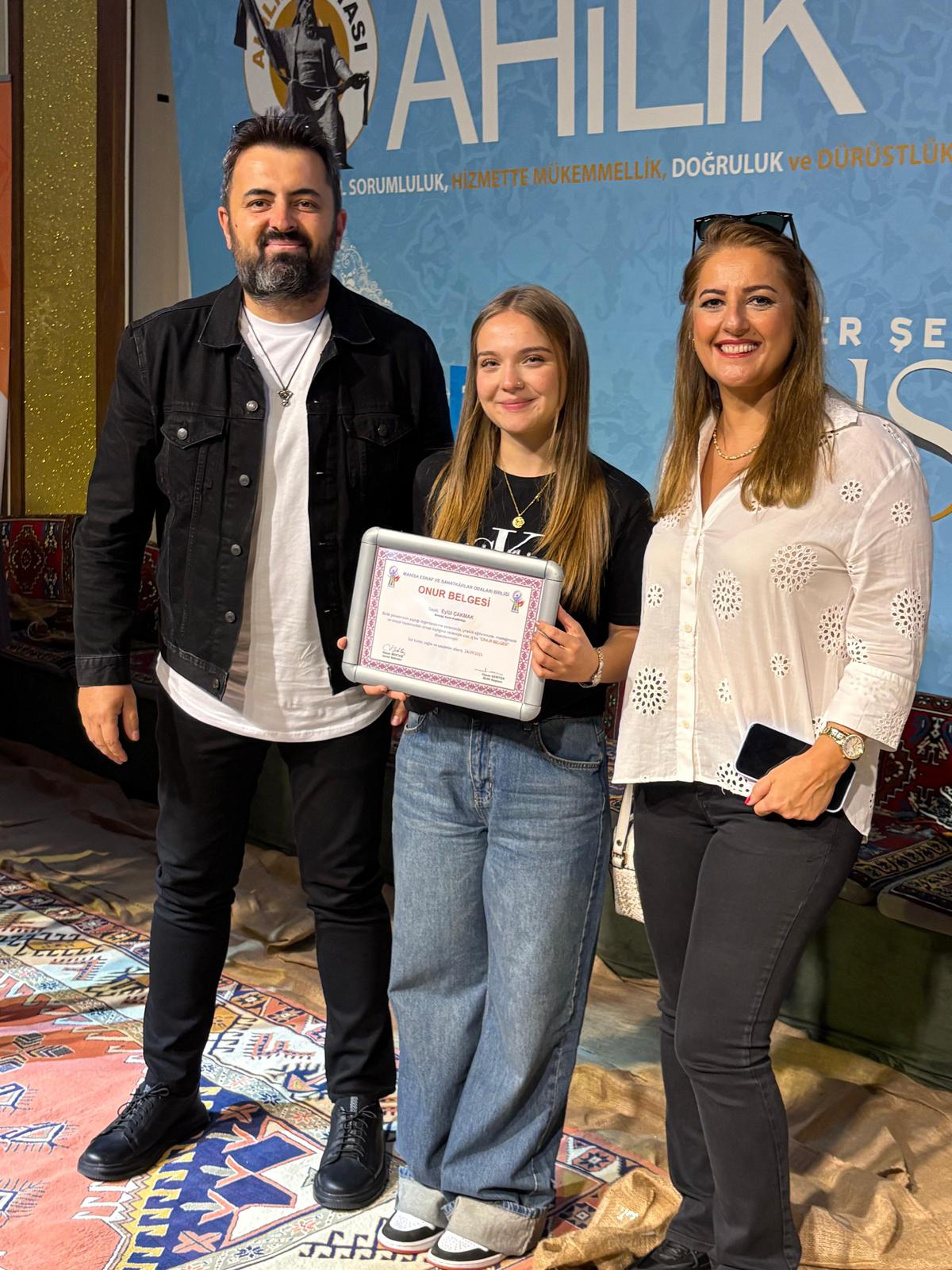 Yilin Enlerinde Ilk Kez Onur Odulleri Verildi Manisada Yilin Ciragi Odulu Salihliye Ge (5)