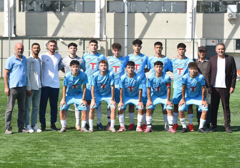Yunusemre Belediyespor U17 Takimi Amator Ligde Mucadeleye Basladi (1)