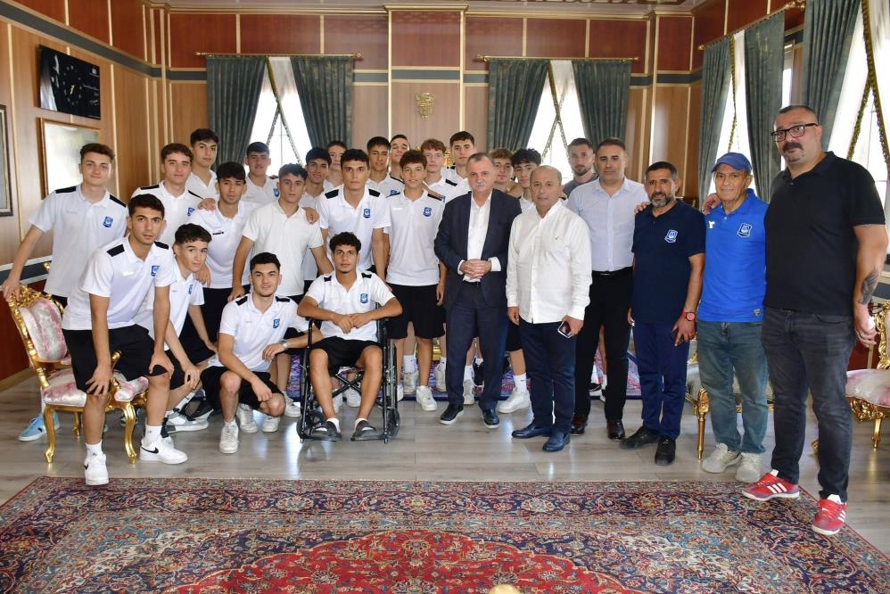 Yunusemre Belediyespor U17 Takimi Amator Ligde Mucadeleye Basladi (2)
