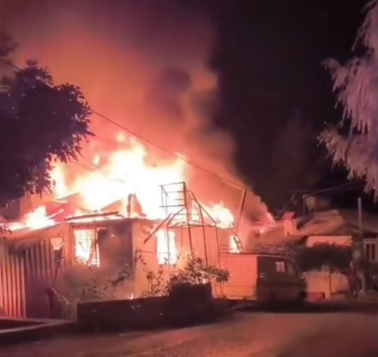 Yürek Yakan Yangın Nene Ve Torunu Cansız Bulundu (2)
