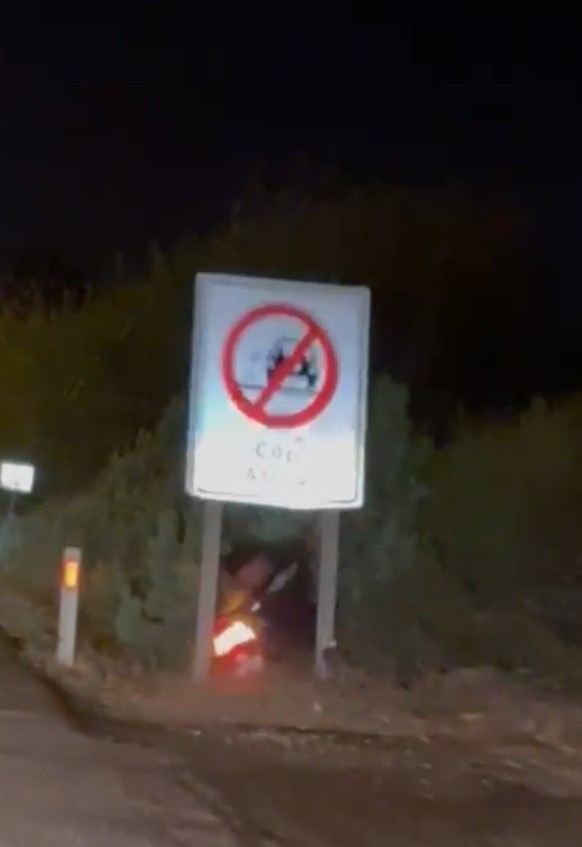 0,55 Promil Alkollü Motosikletli, Yoldan Çıkıp Çöp Levhasına Çarptı (3)