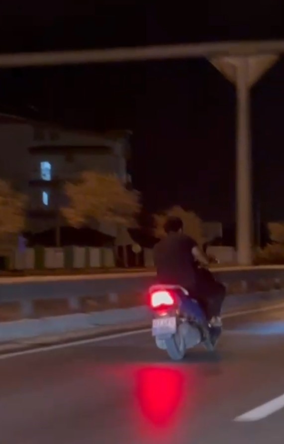 0,55 Promil Alkollü Motosikletli, Yoldan Çıkıp Çöp Levhasına Çarptı (4)