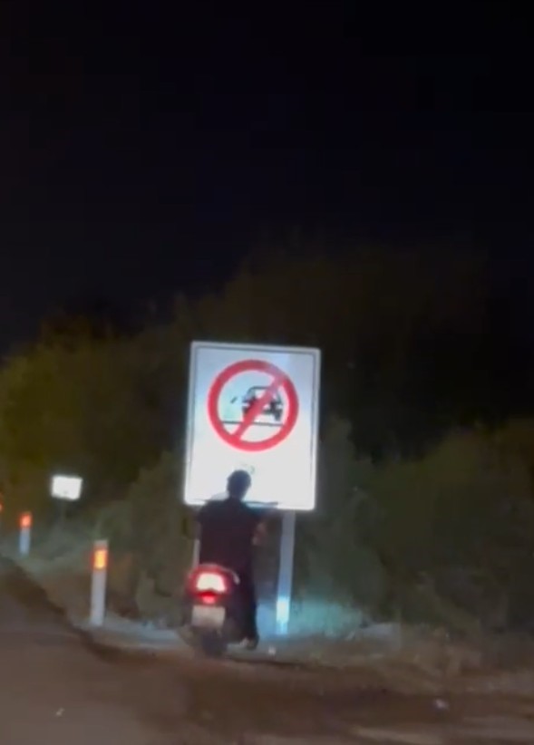 0,55 Promil Alkollü Motosikletli, Yoldan Çıkıp Çöp Levhasına Çarptı (5)