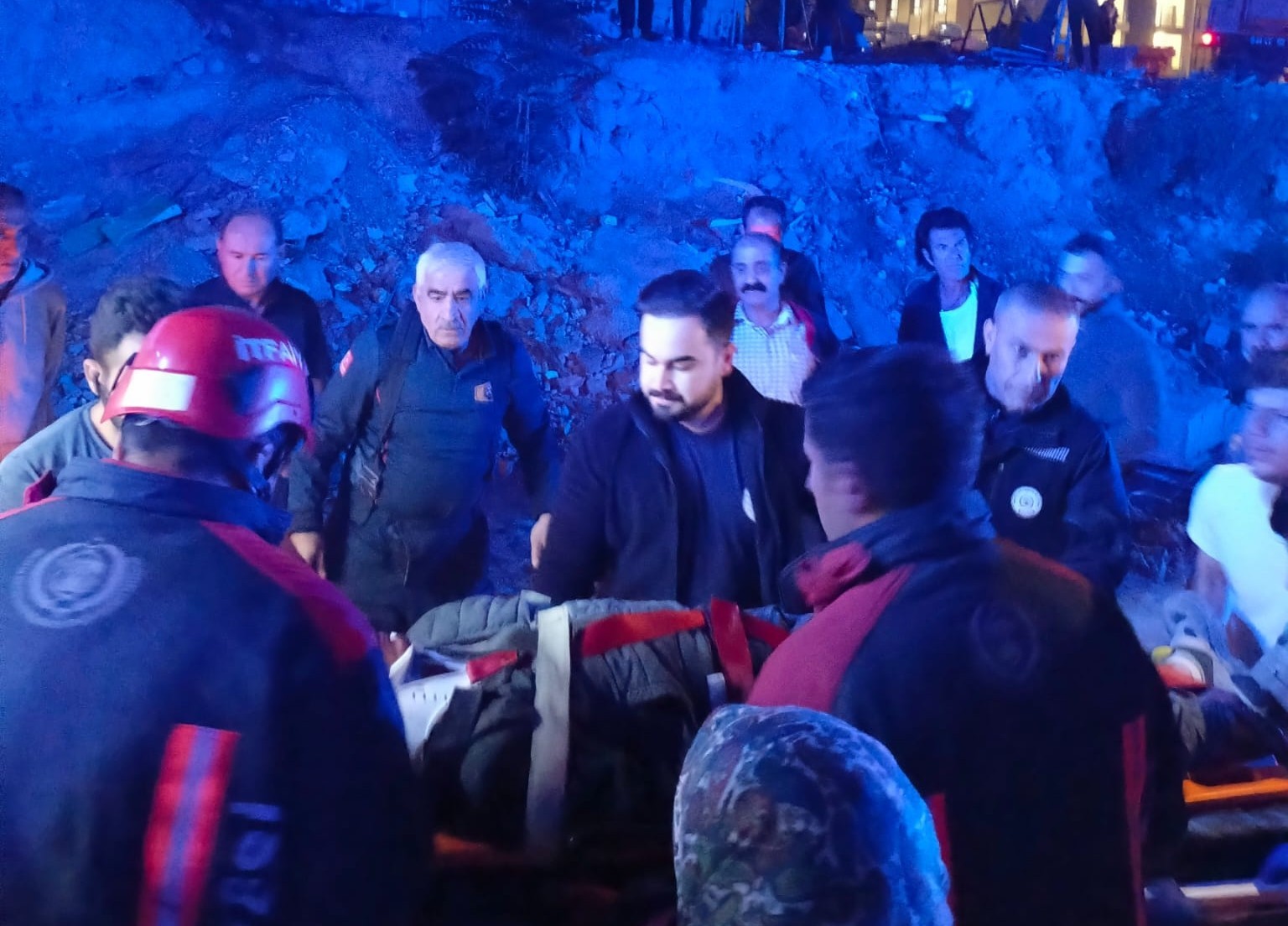 5 Katlı Binada Korkunç Kaza Dengesini Kaybedip Boşluğa Düştü (2)