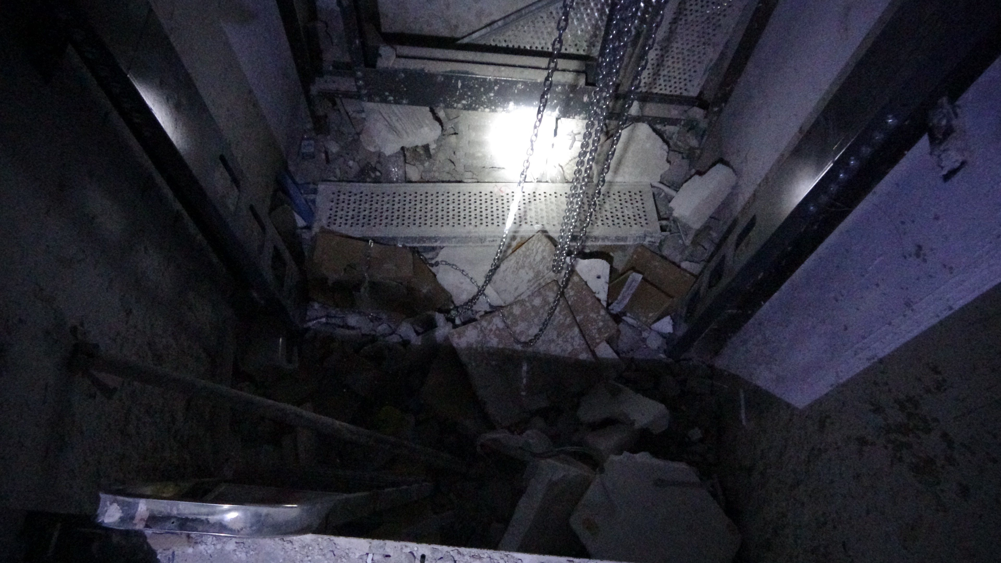 5 Katlı Binada Korkunç Kaza Dengesini Kaybedip Boşluğa Düştü (5)