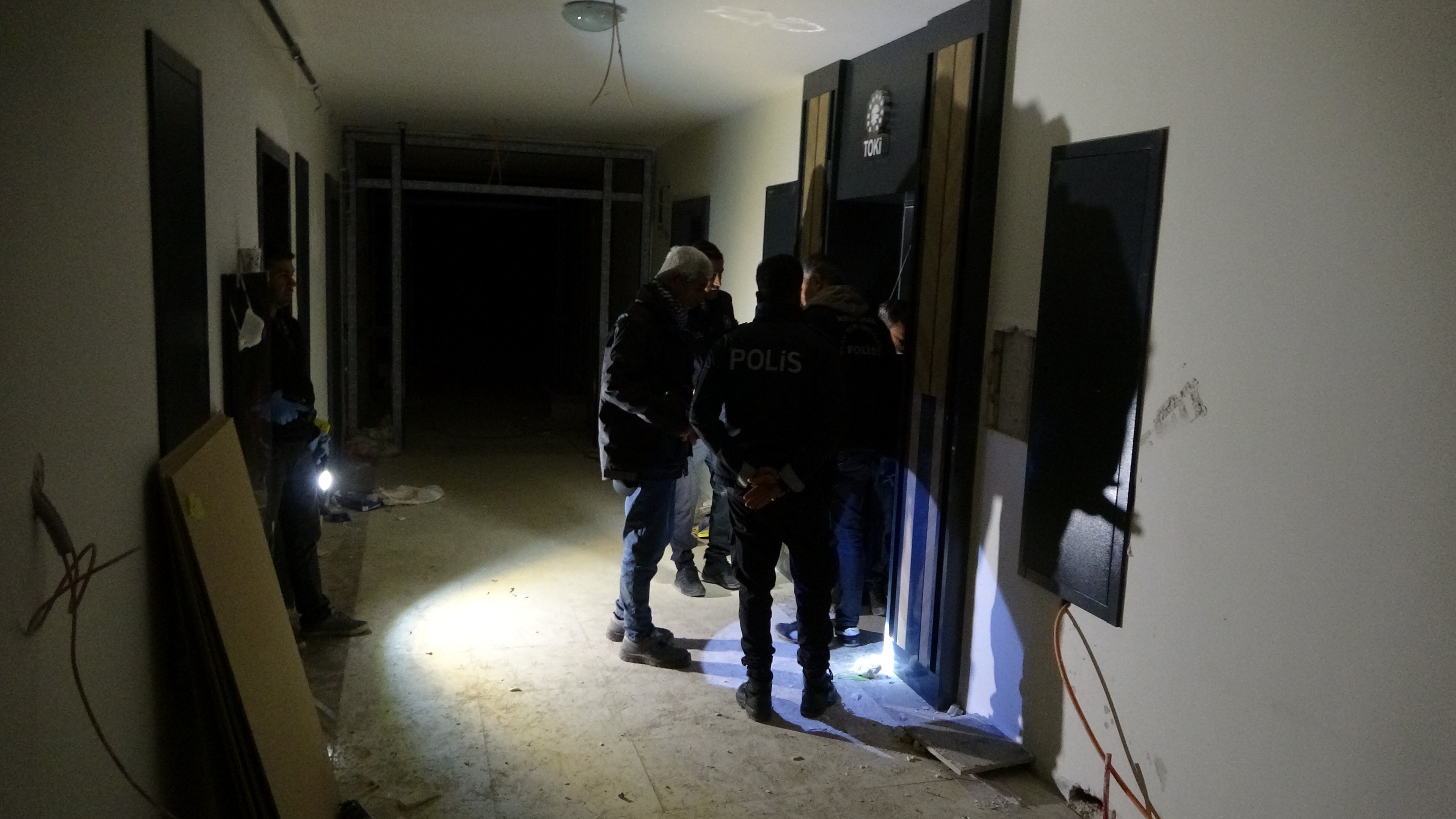 5 Katlı Binada Korkunç Kaza Dengesini Kaybedip Boşluğa Düştü (6)