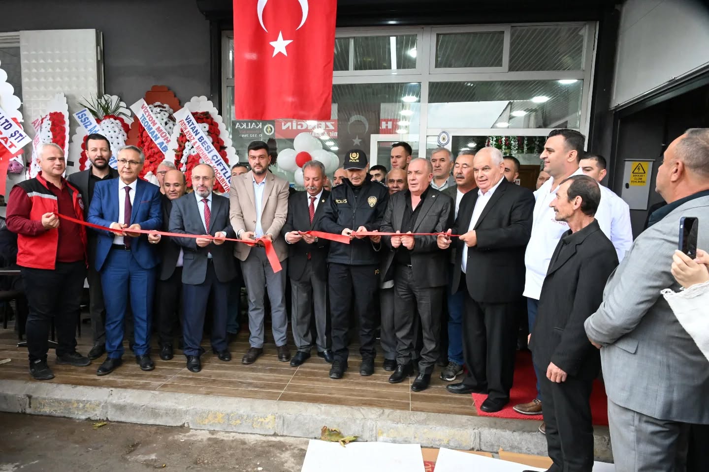 571482596 18393836443192704 6697122920727474073 N