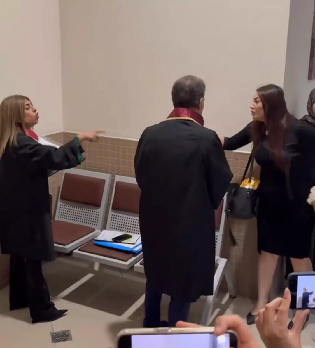 Adliyede Tansiyon Yükseldi Mattia’nın Annesi Ile Sanıklar Arasında Gerginlik! Hakim Duruşmaya Ara Verdi (2)