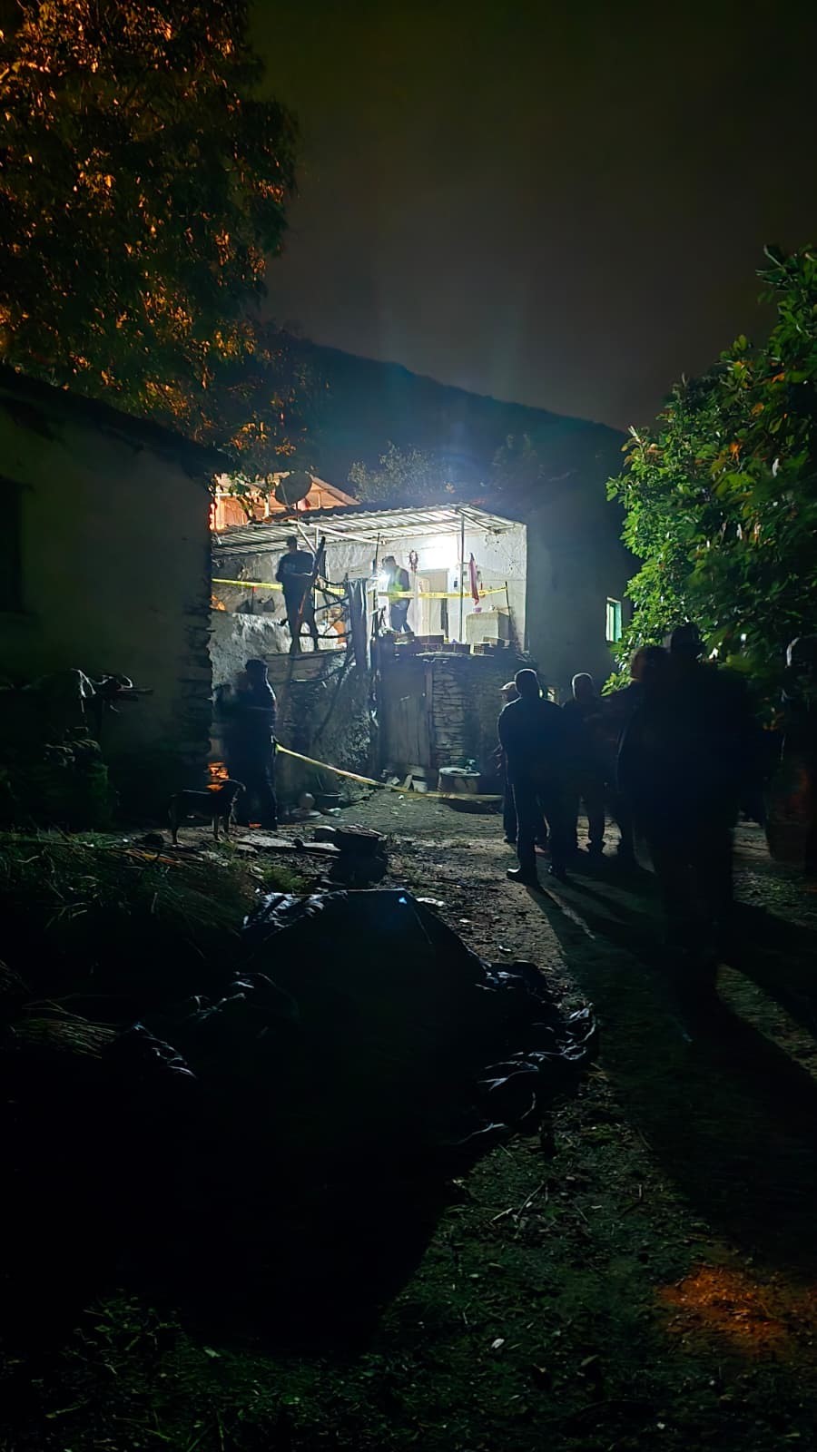 Aile Tartışması Faciayla Bitti Baba Oğlunu Öldürdü, Eşini Ağır Yaralayıp Kaçtı (2)