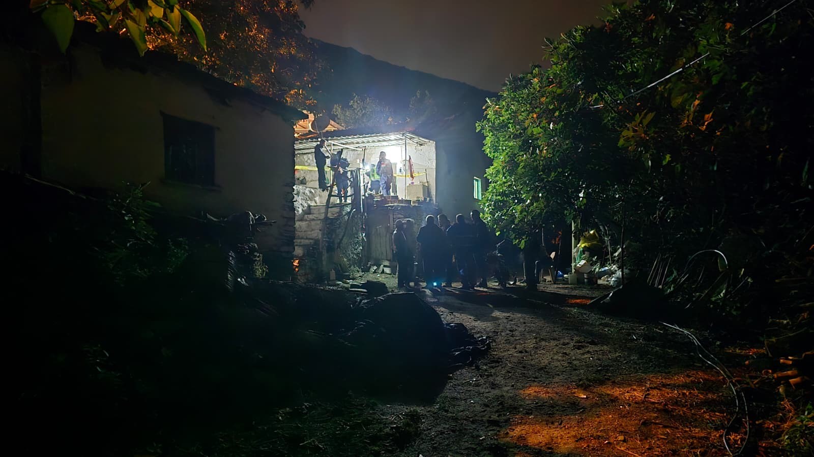 Aile Tartışması Faciayla Bitti Baba Oğlunu Öldürdü, Eşini Ağır Yaralayıp Kaçtı (3)