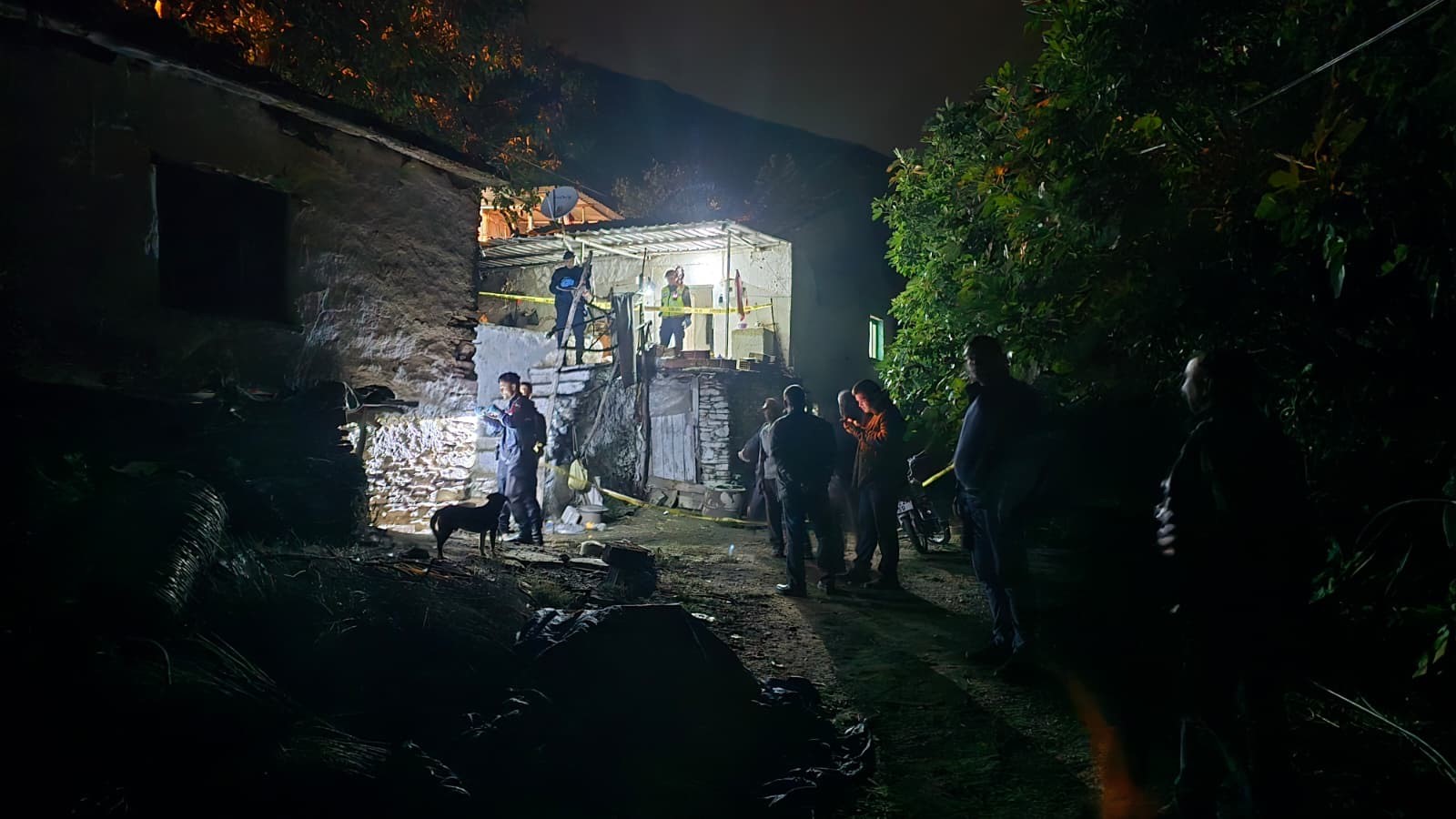 Aile Tartışması Faciayla Bitti Baba Oğlunu Öldürdü, Eşini Ağır Yaralayıp Kaçtı (5)