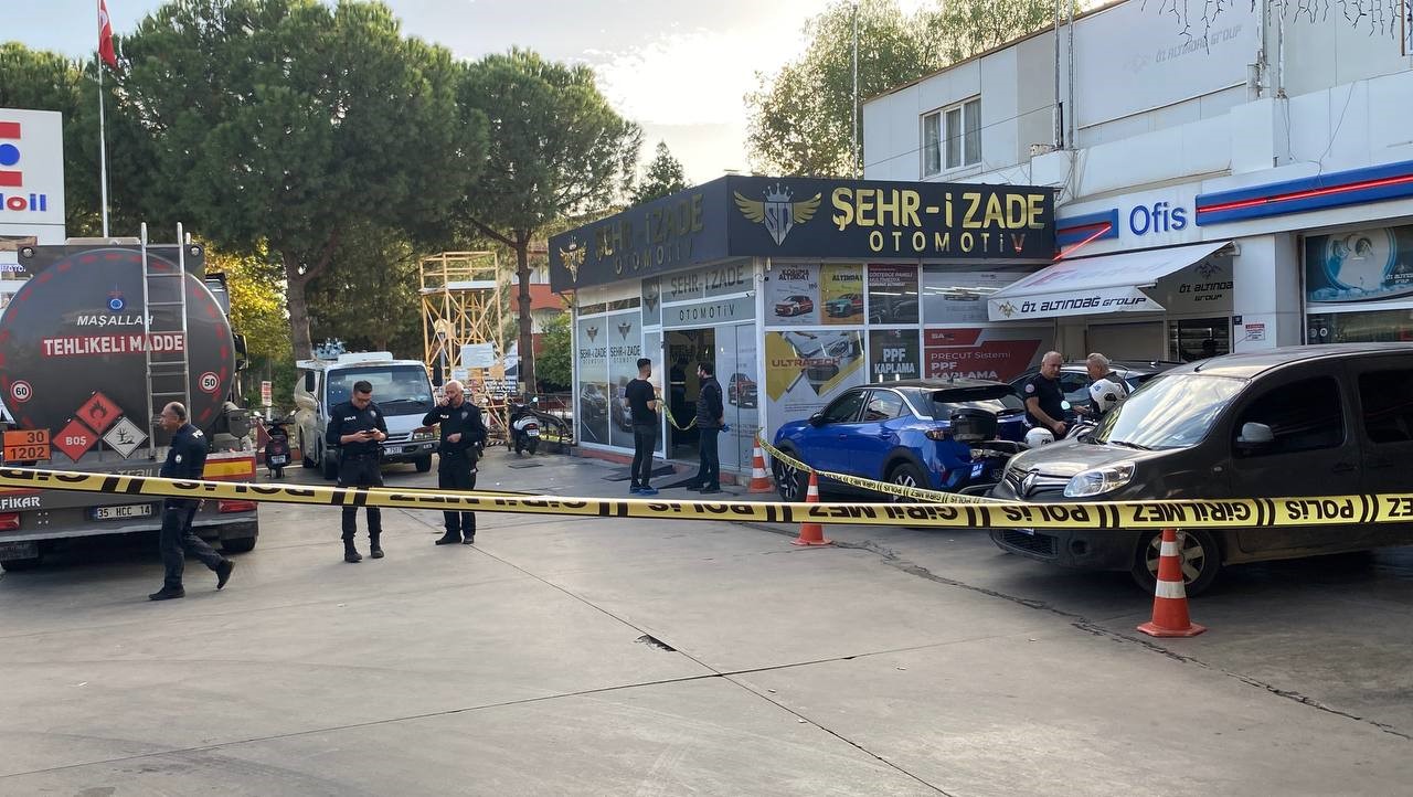 Akaryakıt Istasyonunda Kanlı Olay Genç Adam Başından Vurulmuş Halde Bulundu (2)