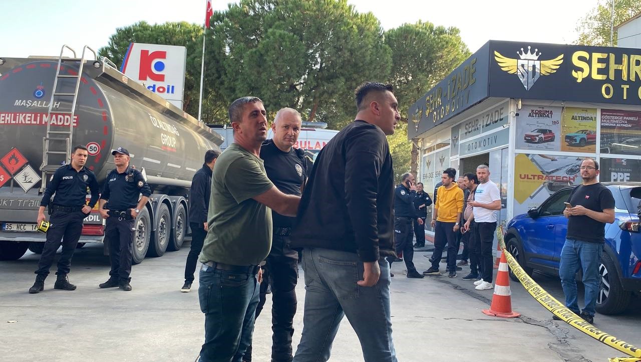 Akaryakıt Istasyonunda Kanlı Olay Genç Adam Başından Vurulmuş Halde Bulundu (5)