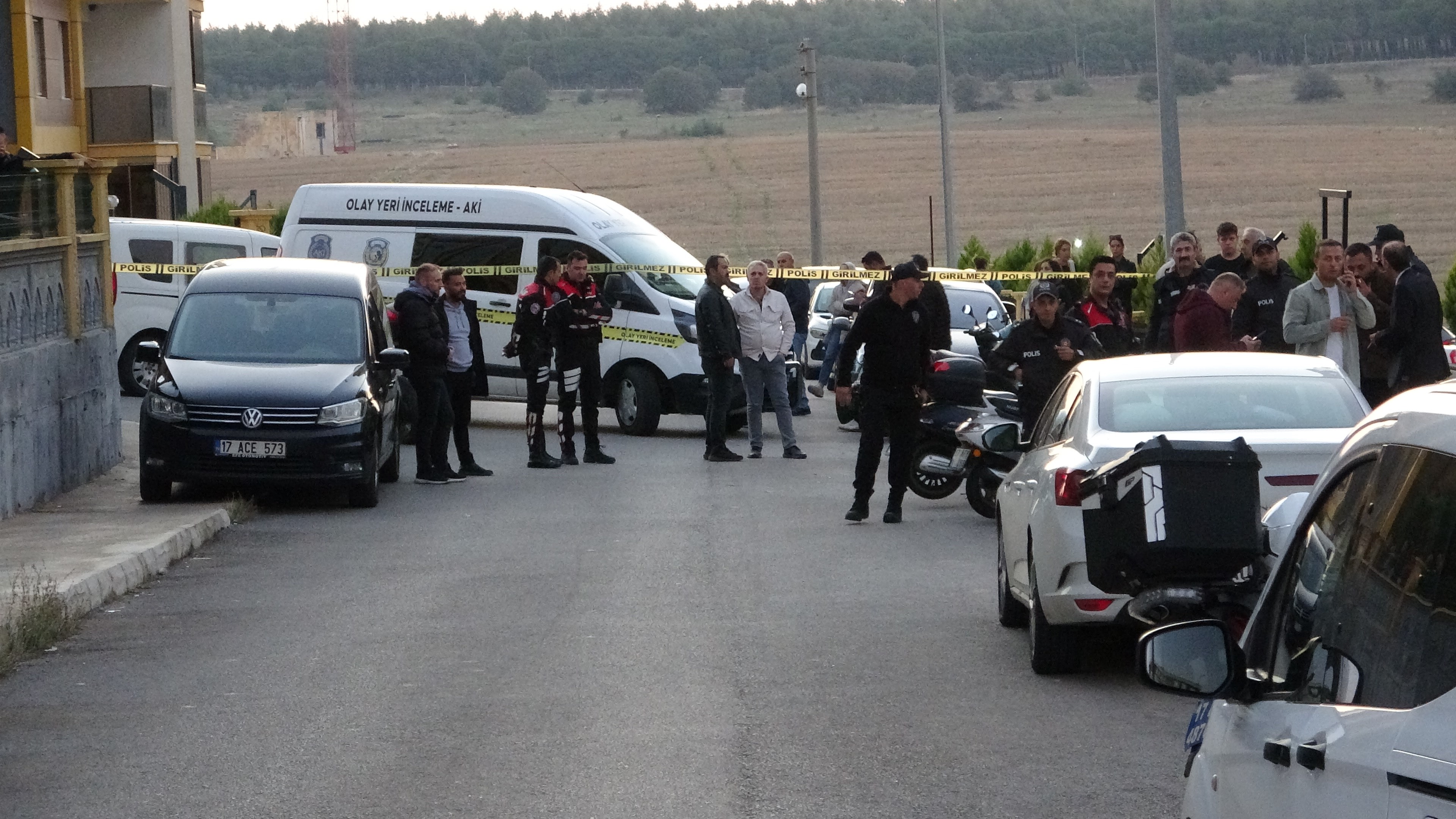 Apartman Bahçesinde Kanlı Hesaplaşma Astsubay Komşusunu Tabancayla Öldürdü (3)