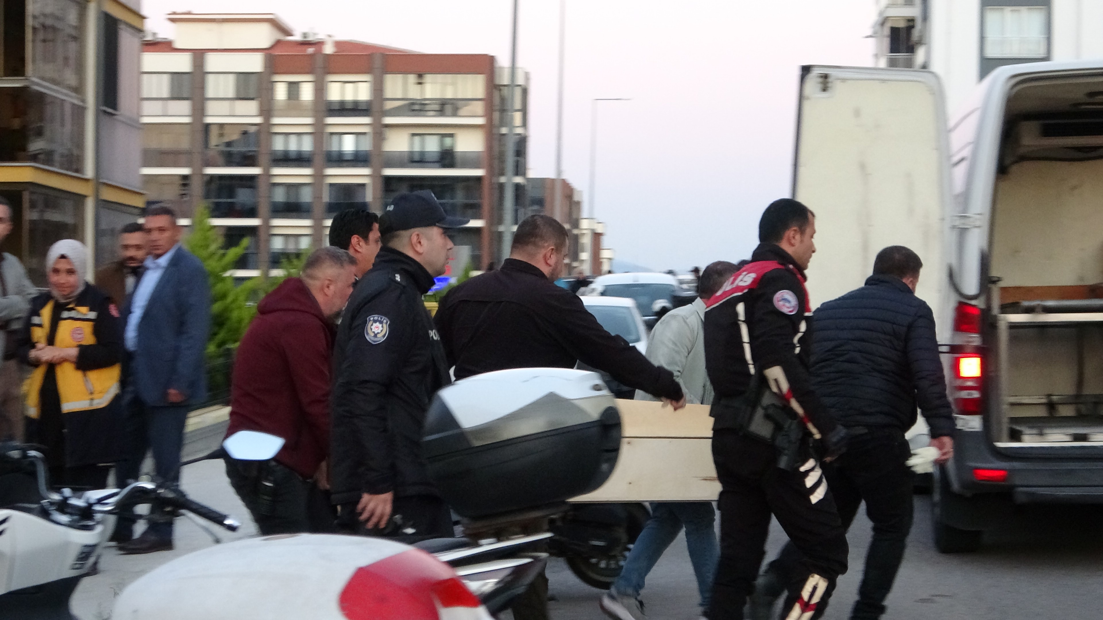 Apartman Bahçesinde Kanlı Hesaplaşma Astsubay Komşusunu Tabancayla Öldürdü (7)