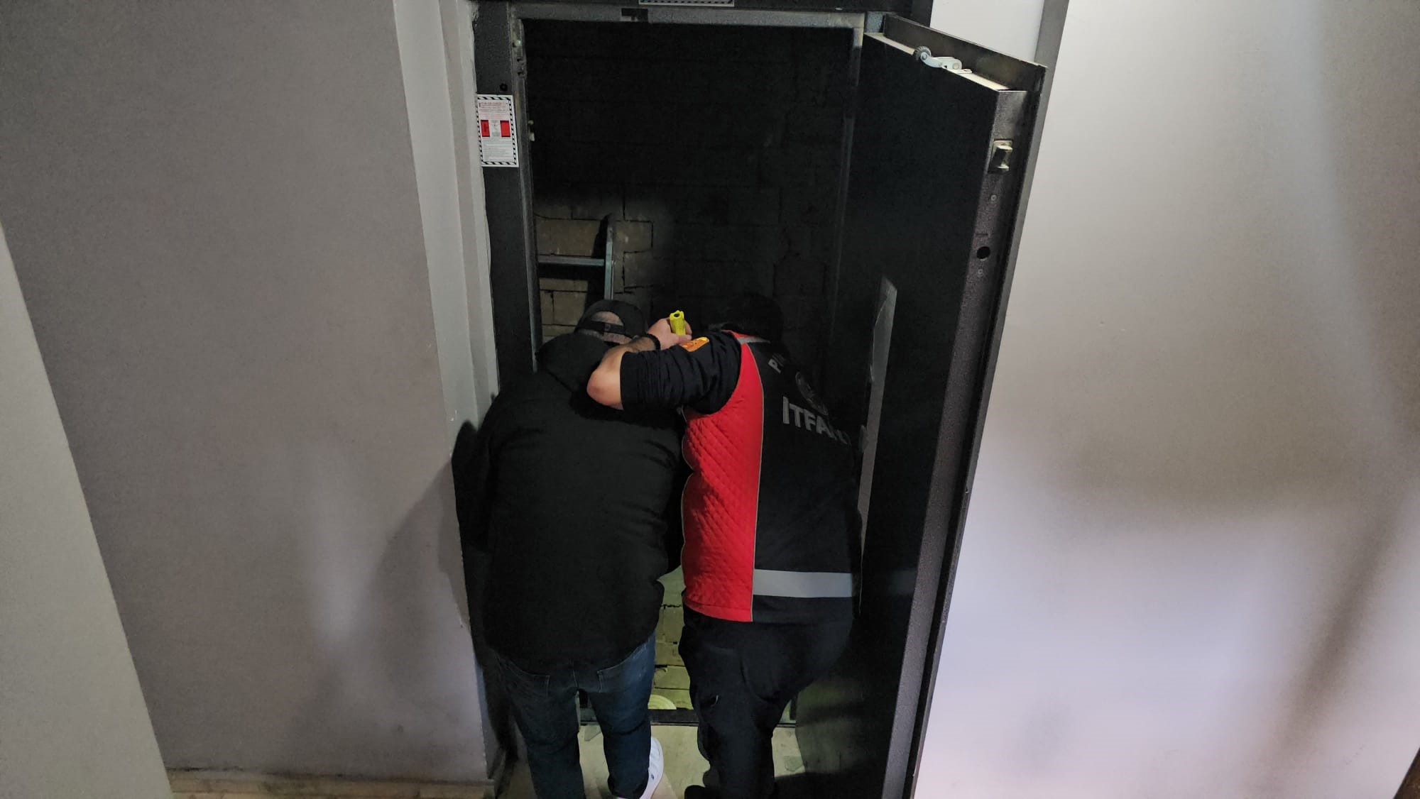 Asansör Kapısını Açtı, Boşluğa Düştü 52 Yaşındaki Usta Hayatını Kaybetti (7)