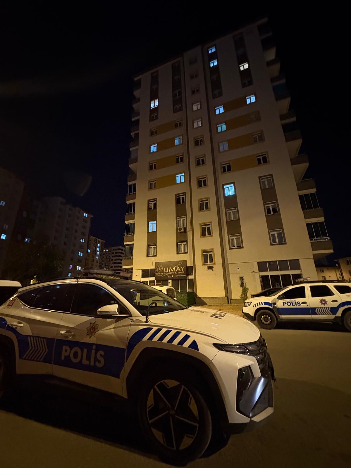 Babası 3 Ay Önce Ölü Bulunmuştu… 20 Yaşındaki Genç Canına Kıydı (2)