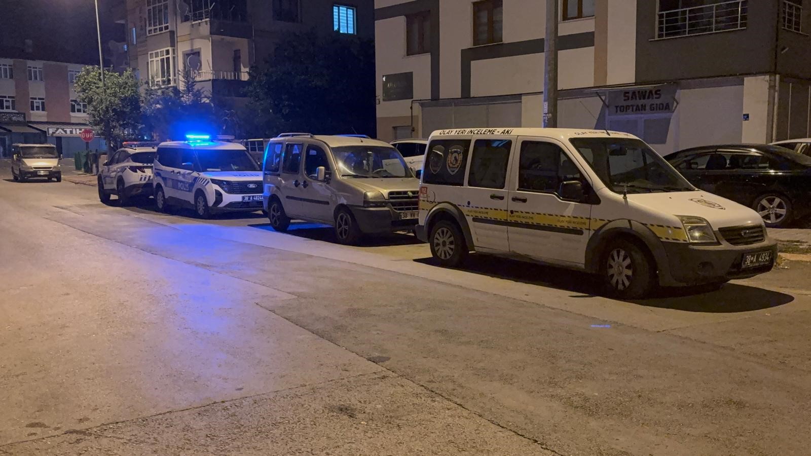 Babası 3 Ay Önce Ölü Bulunmuştu… 20 Yaşındaki Genç Canına Kıydı (3)