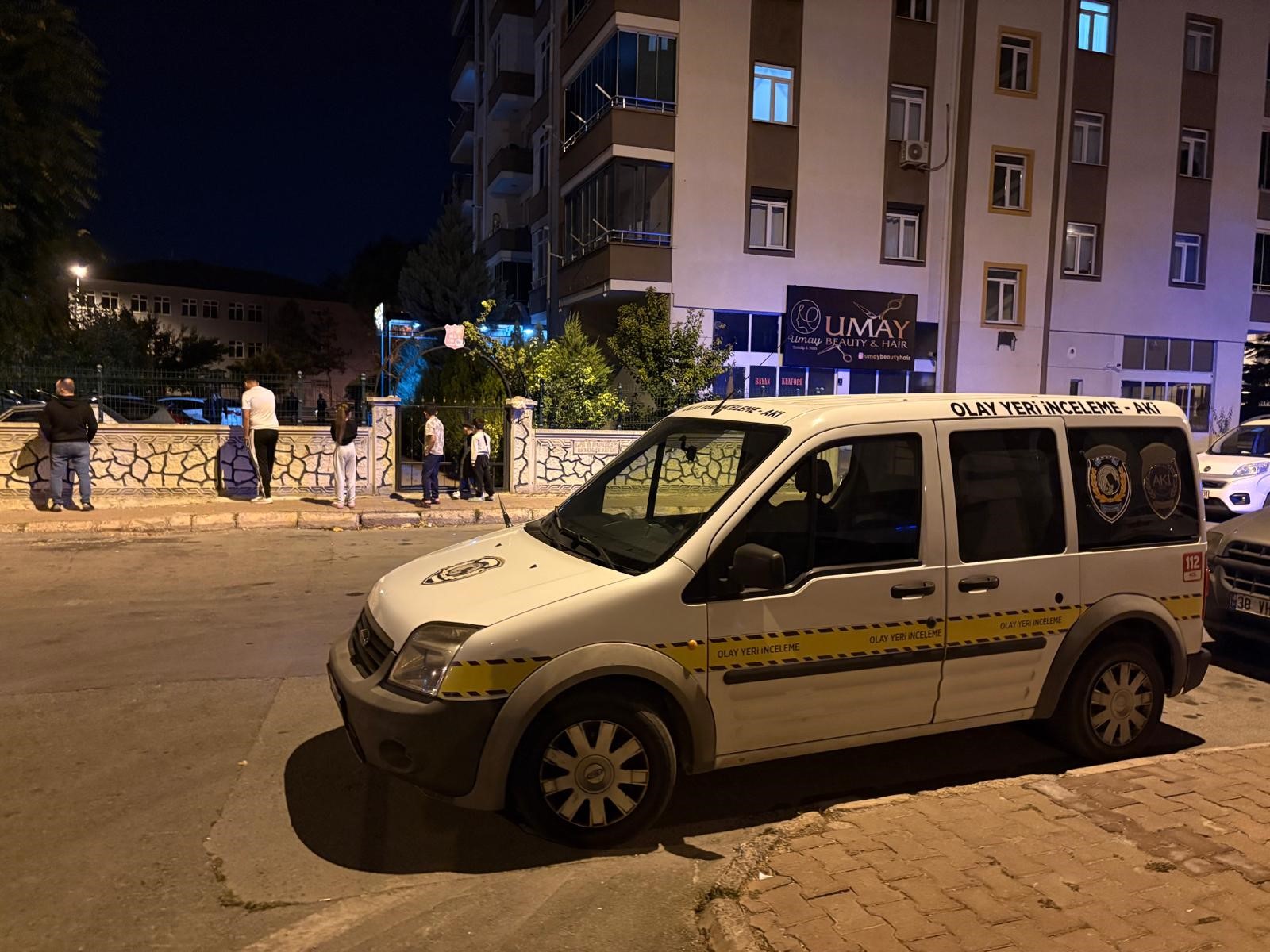 Babası 3 Ay Önce Ölü Bulunmuştu… 20 Yaşındaki Genç Canına Kıydı (5)