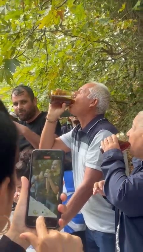 Bal Yeme Yarışması Nefes Kesti 2 Dakikada 1 Kilo Bal! (3)