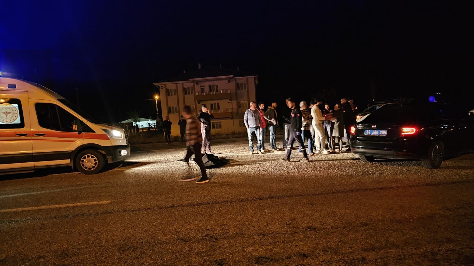 Bir Adımda Facia! Yolun Karşısına Geçmek Istedi, Ölümle Karşılaştı (4)