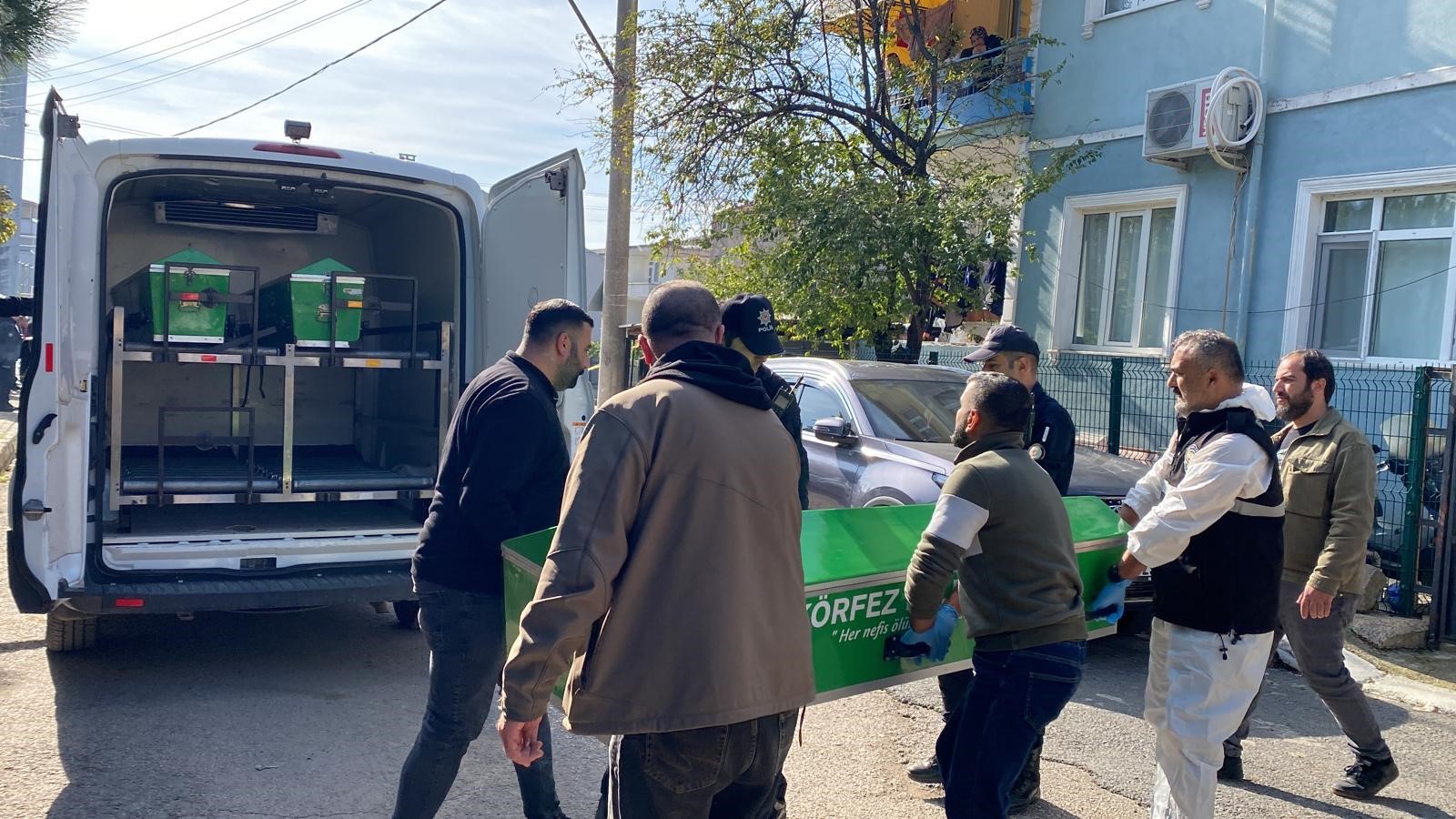 Bir Ev, Dört Çocuk… Sessiz Çığlık Faciayla Bitti! Eşini Öldürüp Kendini Bıçakladı (2)