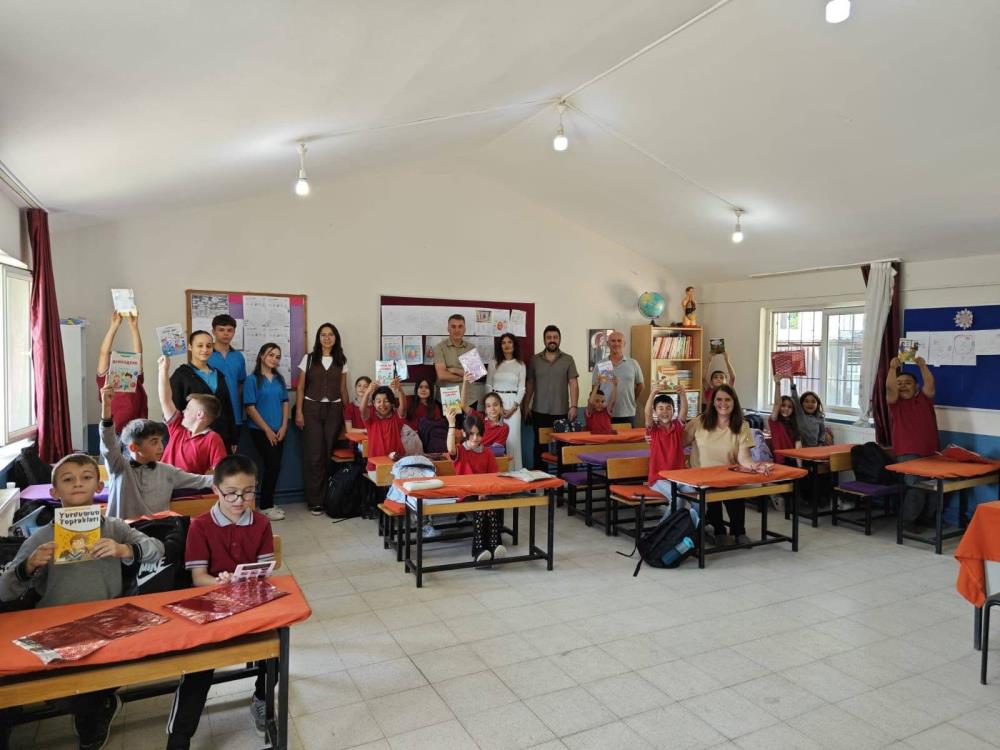 Bir Kitap Bir Cocuk Bir Gelecek Sarigollu Ogrencilerden Anlamli Kampanya (2)