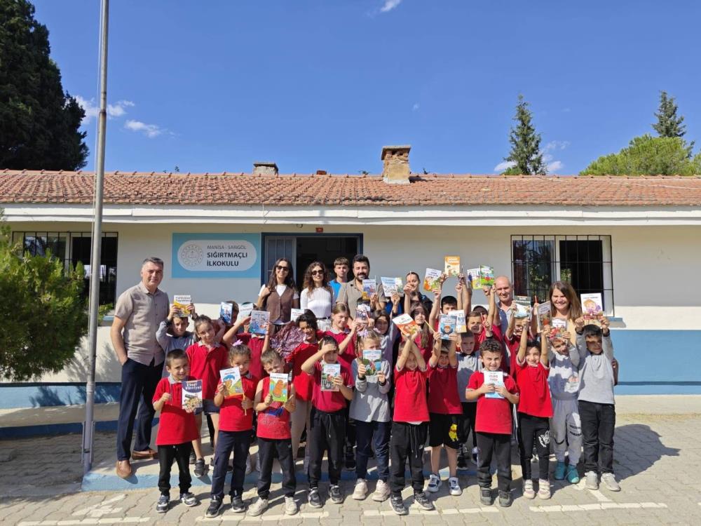 Bir Kitap Bir Cocuk Bir Gelecek Sarigollu Ogrencilerden Anlamli Kampanya (4)