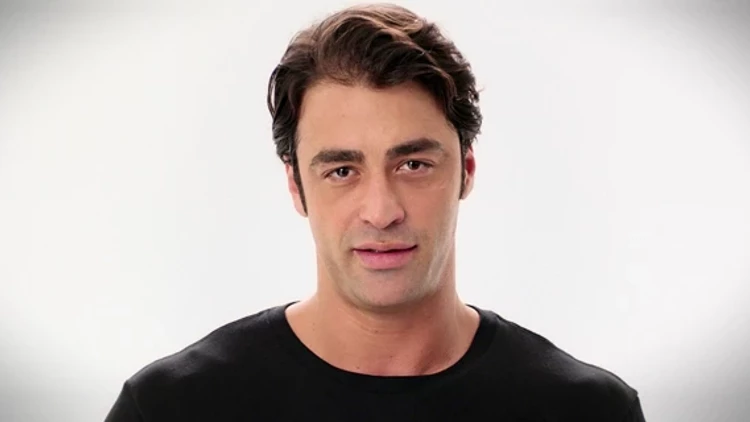 Birce Akalay Esi Kim Sarp Levendoglu