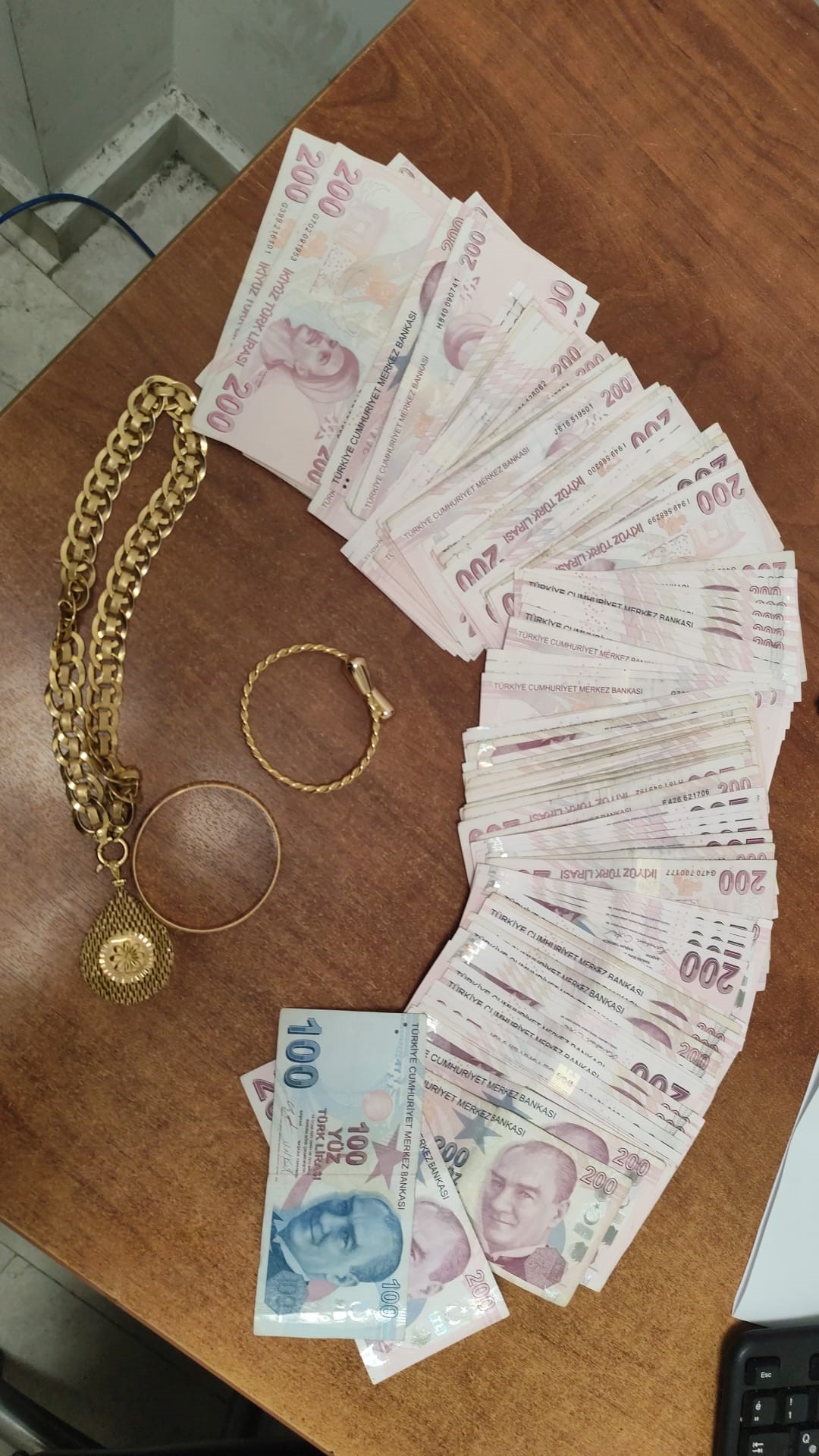 Birisi 16, Diğeri 17 Yaşında Evden 750 Bin Liralık Altın Çaldılar (7)