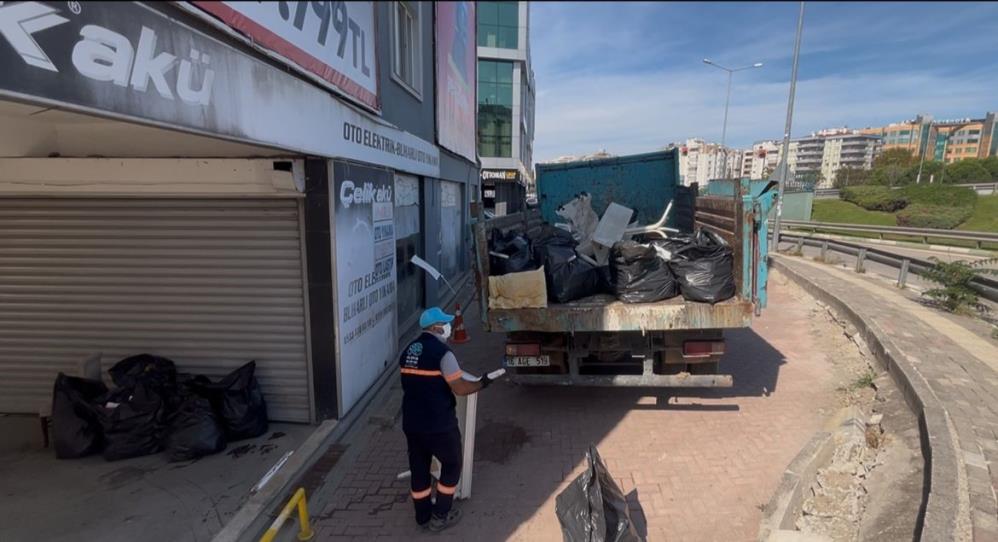 Bursada Cop Ev Alarmi 2 Kamyon Atik Cikarildi (4)
