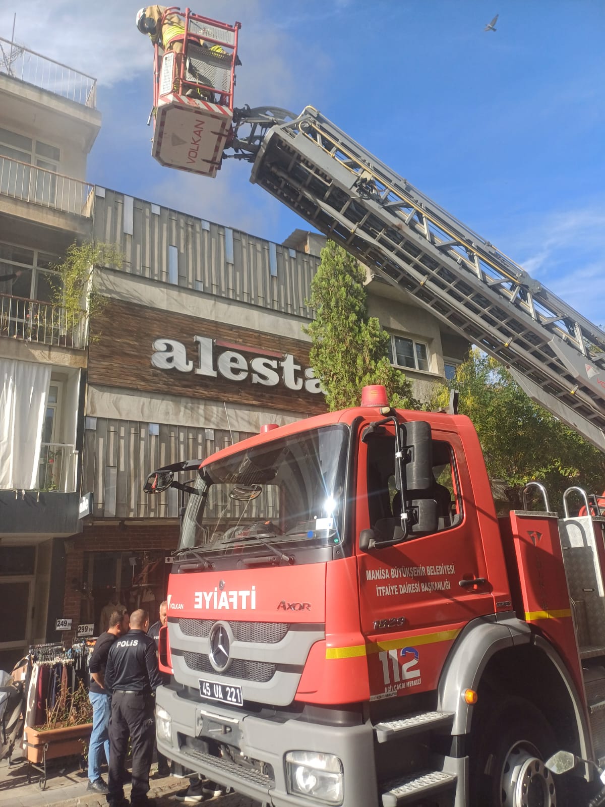 C8F414F8 8587 411D Bf5F 729Ff43Cdda3