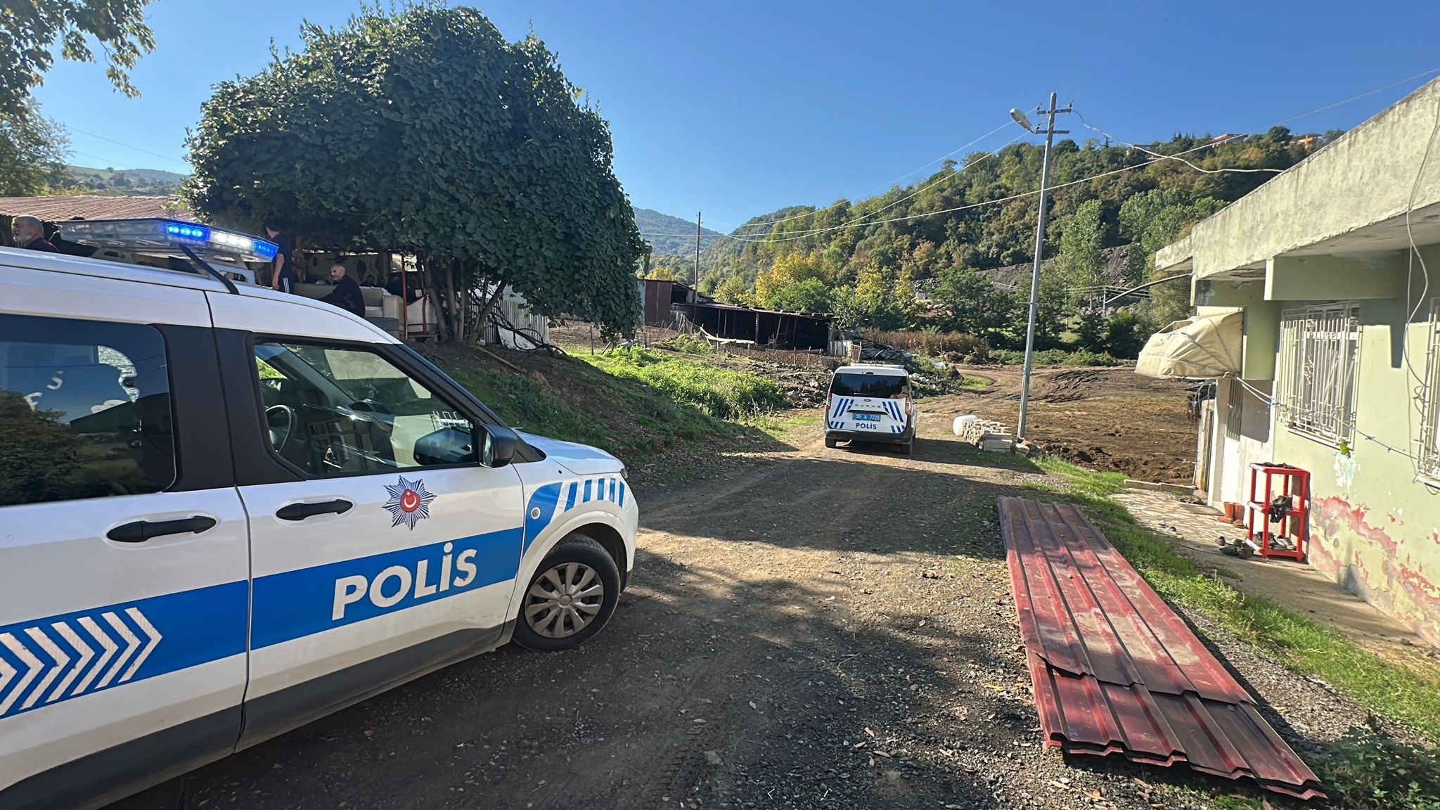 Çocuk Teslimi Sırasında Dehşet Anları! Başından Vuruldu, Araçtan Düştü (4)