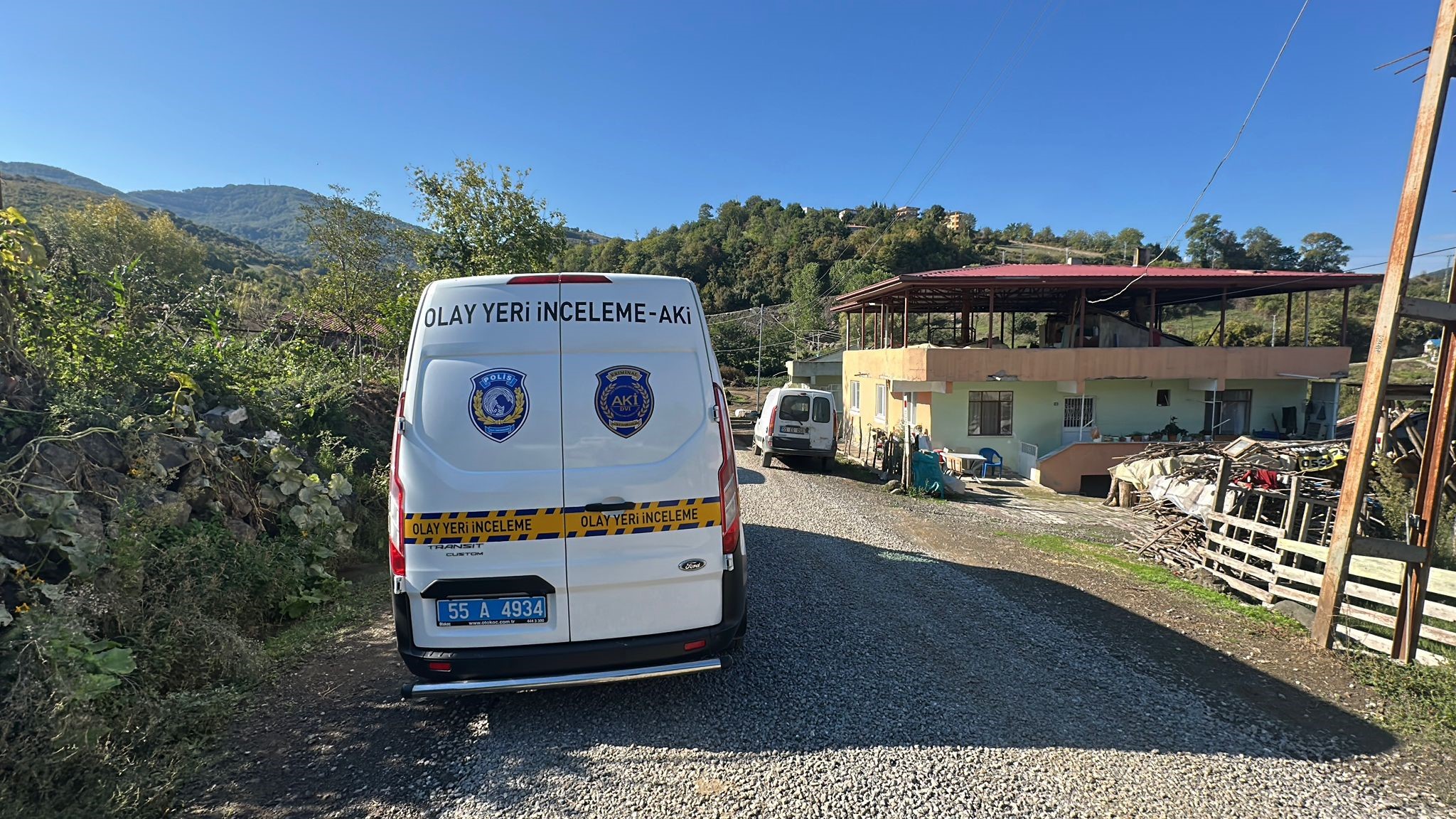 Çocuk Teslimi Sırasında Dehşet Anları! Başından Vuruldu, Araçtan Düştü (5)