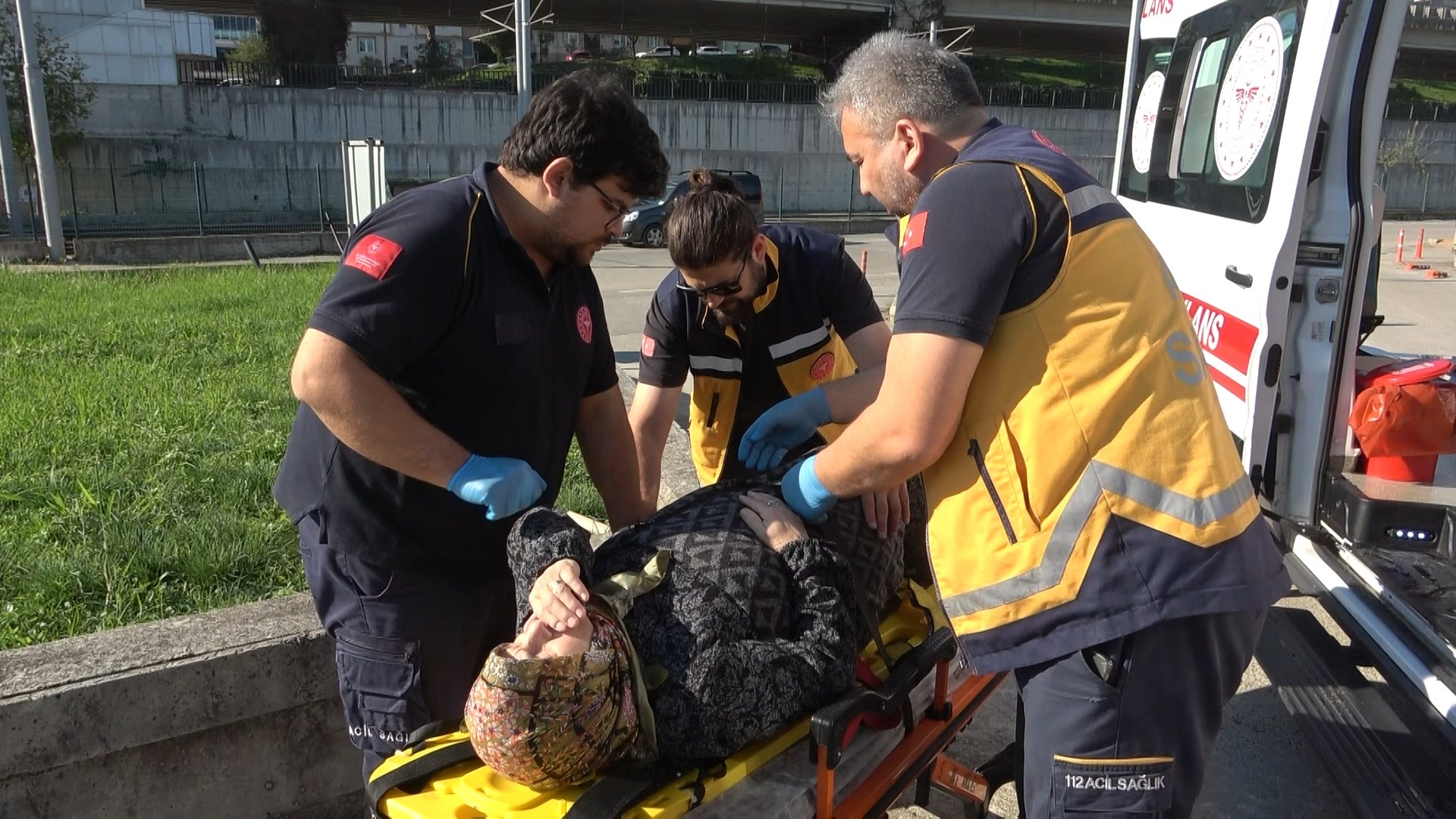 Çocuk Teslimi Sırasında Dehşet Anları! Başından Vuruldu, Araçtan Düştü (6)