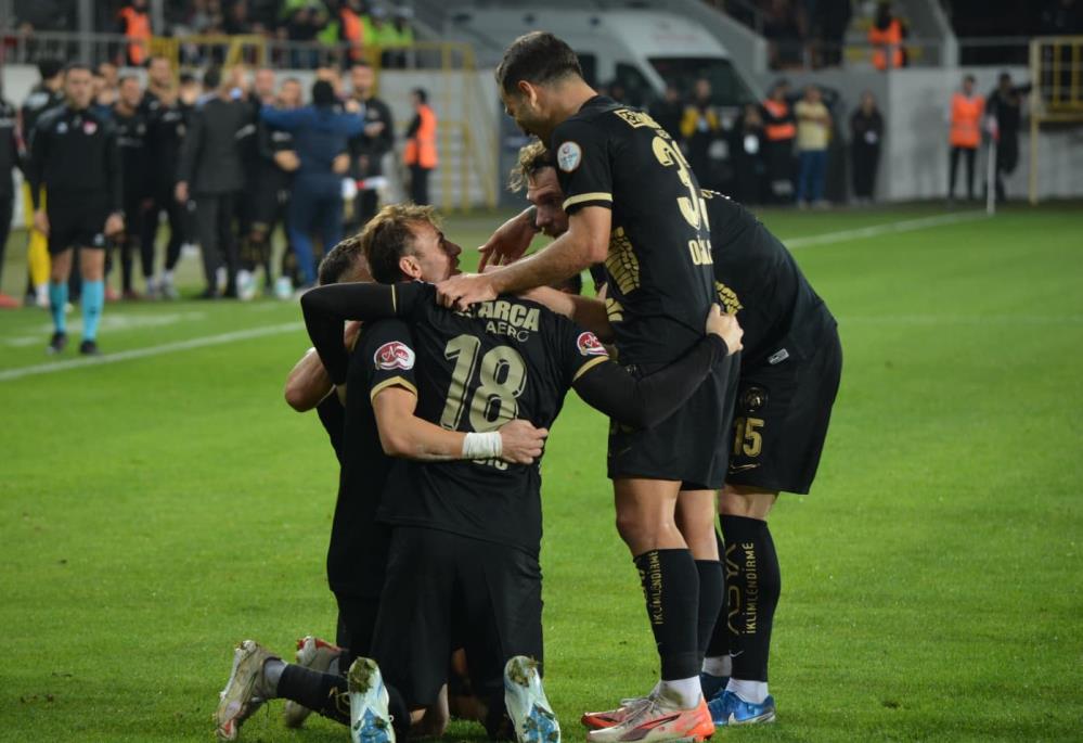 Corum Fk Evinde Manisa Fkyi 3 1 Maglup Etti (2)