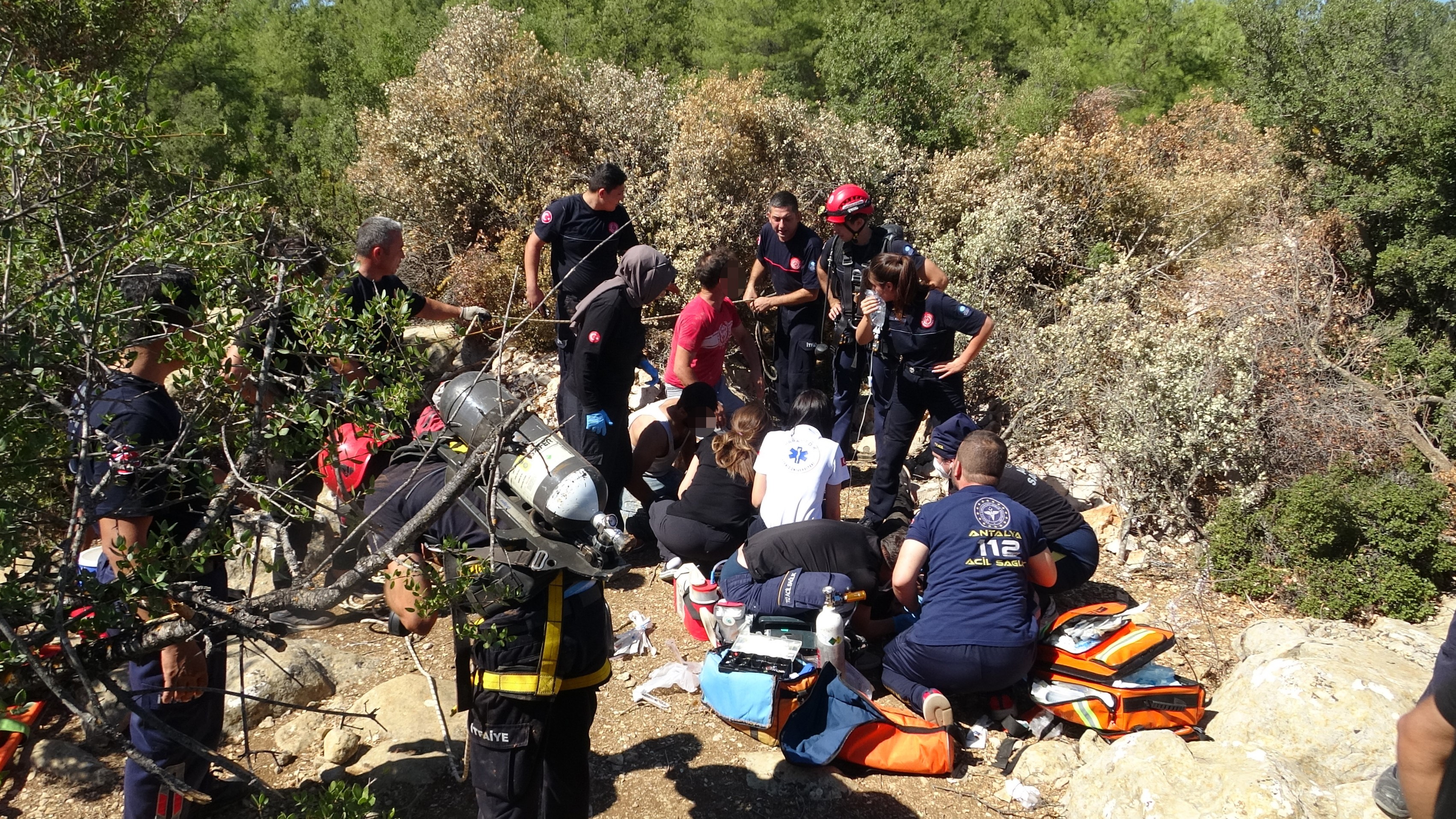Define Ararken Ölüm Kuyusuna Girdiler Gazdan Zehirlenen 3 Kişiden 1’I Kurtarılamadı (16)