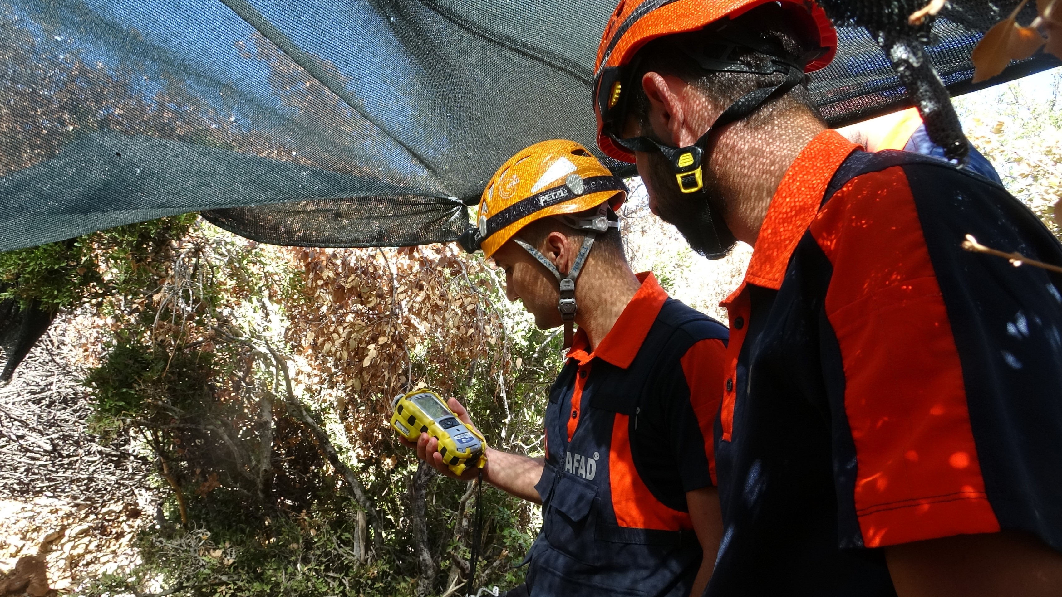 Define Ararken Ölüm Kuyusuna Girdiler Gazdan Zehirlenen 3 Kişiden 1’I Kurtarılamadı (3)
