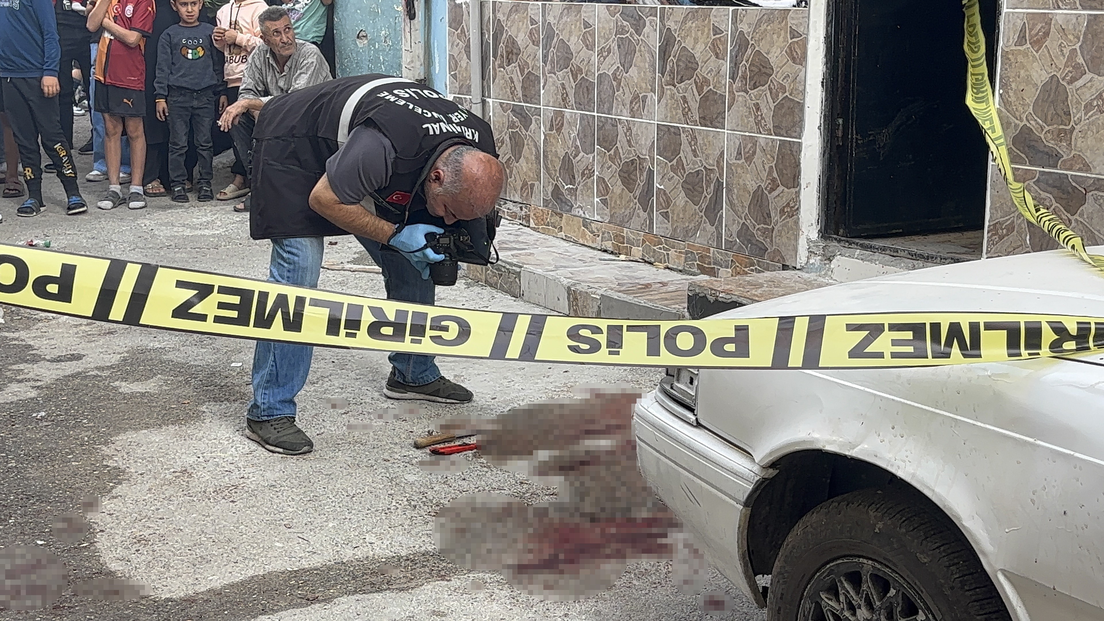 Dehşet Verici Anlar Kamerada Kardeşini Defalarca Bıçakladı, “Deli Değilim” Dedi (4)