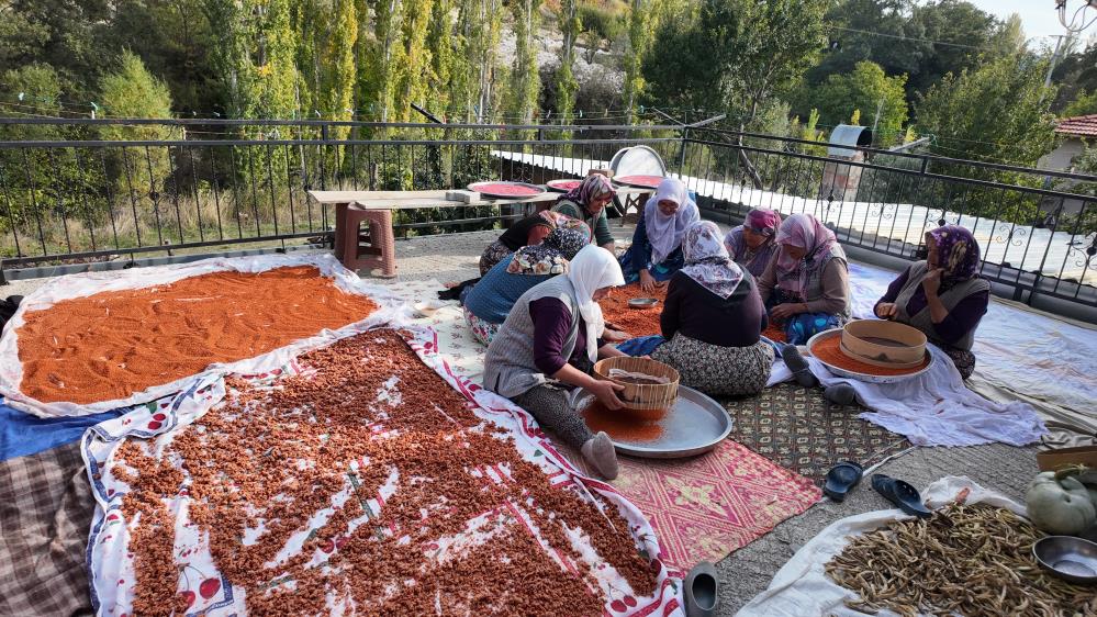 Demirci Tarhanasi Kadinlarin Emegiyle Kisa Hazirlaniyor (4)