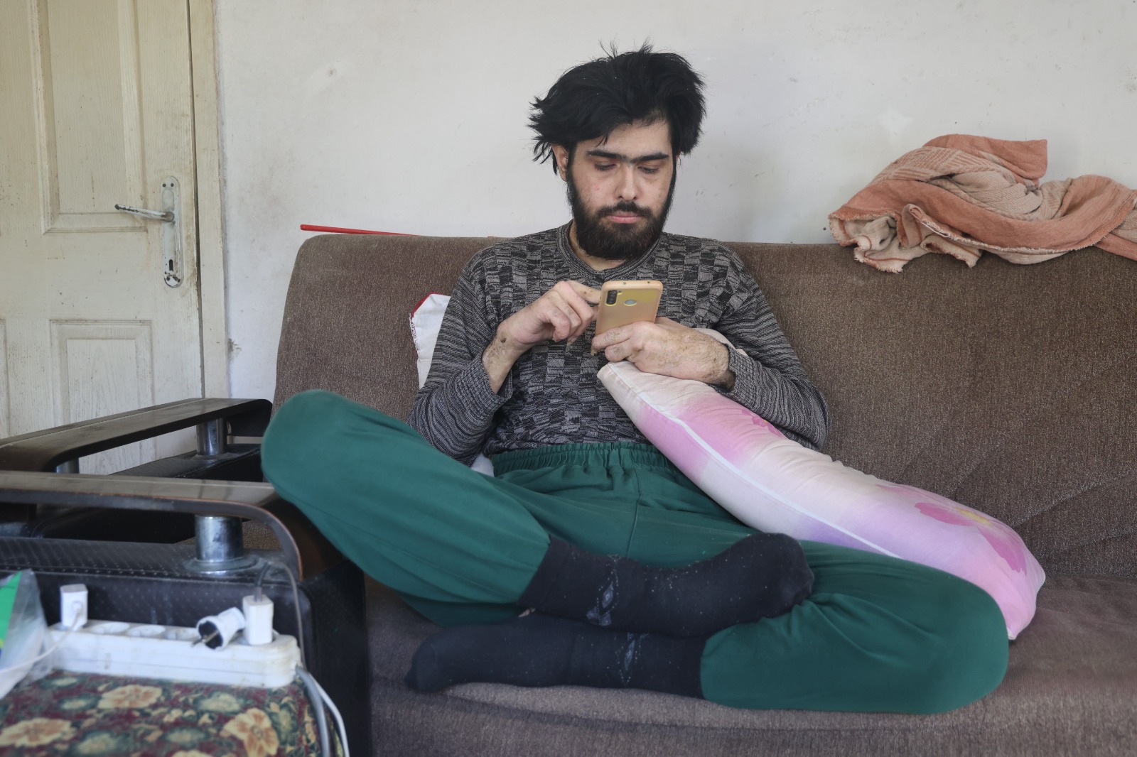 Deprem Mağduru Genç, 3 Yıl Sonra Hayata Ilk Adımı Attı! Hamam, Tıraş Ve Ilk Dışarı Çıkış… İşte Barış’ın Yeni Hali (1)-2