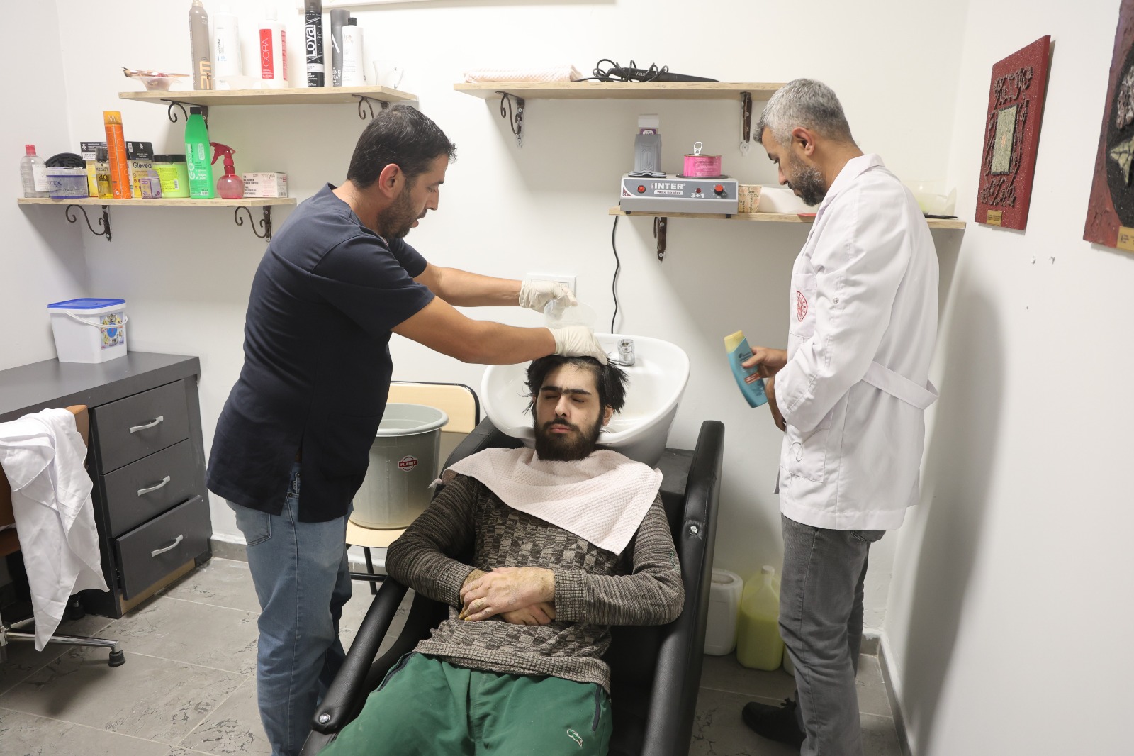 Deprem Mağduru Genç, 3 Yıl Sonra Hayata Ilk Adımı Attı! Hamam, Tıraş Ve Ilk Dışarı Çıkış… İşte Barış’ın Yeni Hali (6)