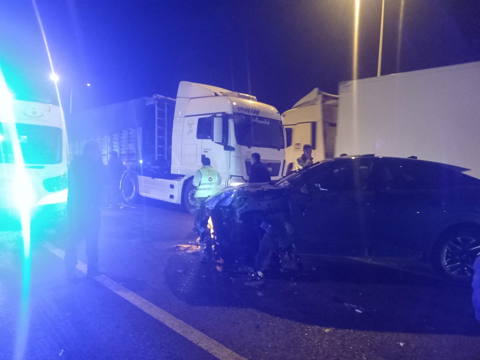 Direksiyon Başında Dehşeti Yaşadı! Kalp Krizi Geçiren Sürücü 3 Araca Çarptı, Hayatını Kaybetti (2)