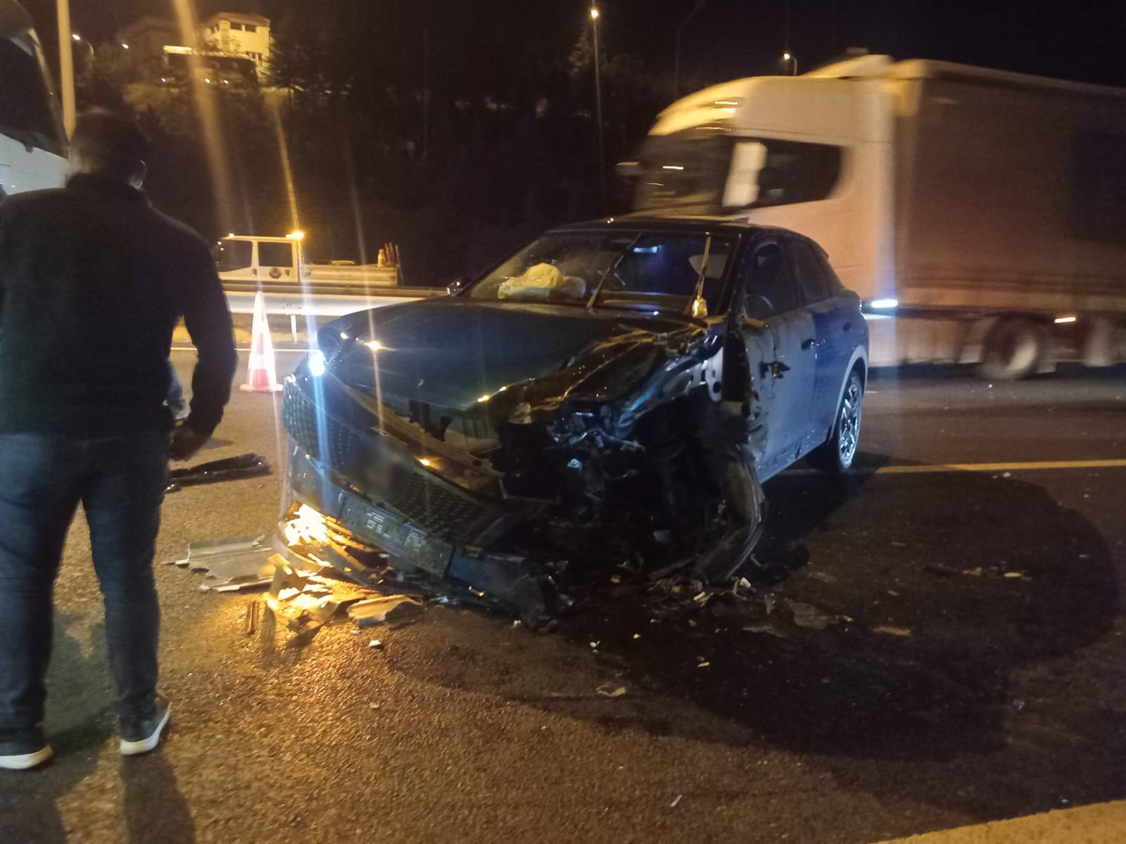 Direksiyon Başında Dehşeti Yaşadı! Kalp Krizi Geçiren Sürücü 3 Araca Çarptı, Hayatını Kaybetti (4)