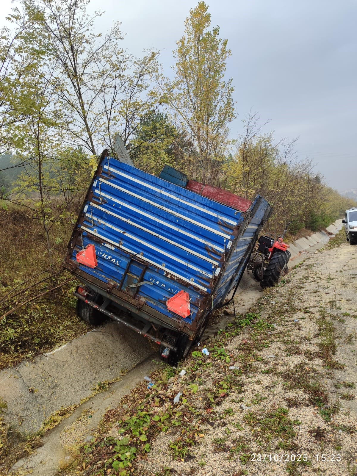 Direksiyon Hakimiyetini Kaybetti, Traktör “V” Kanala Düştü Sürücü Yaşamını Yitirdi (2)