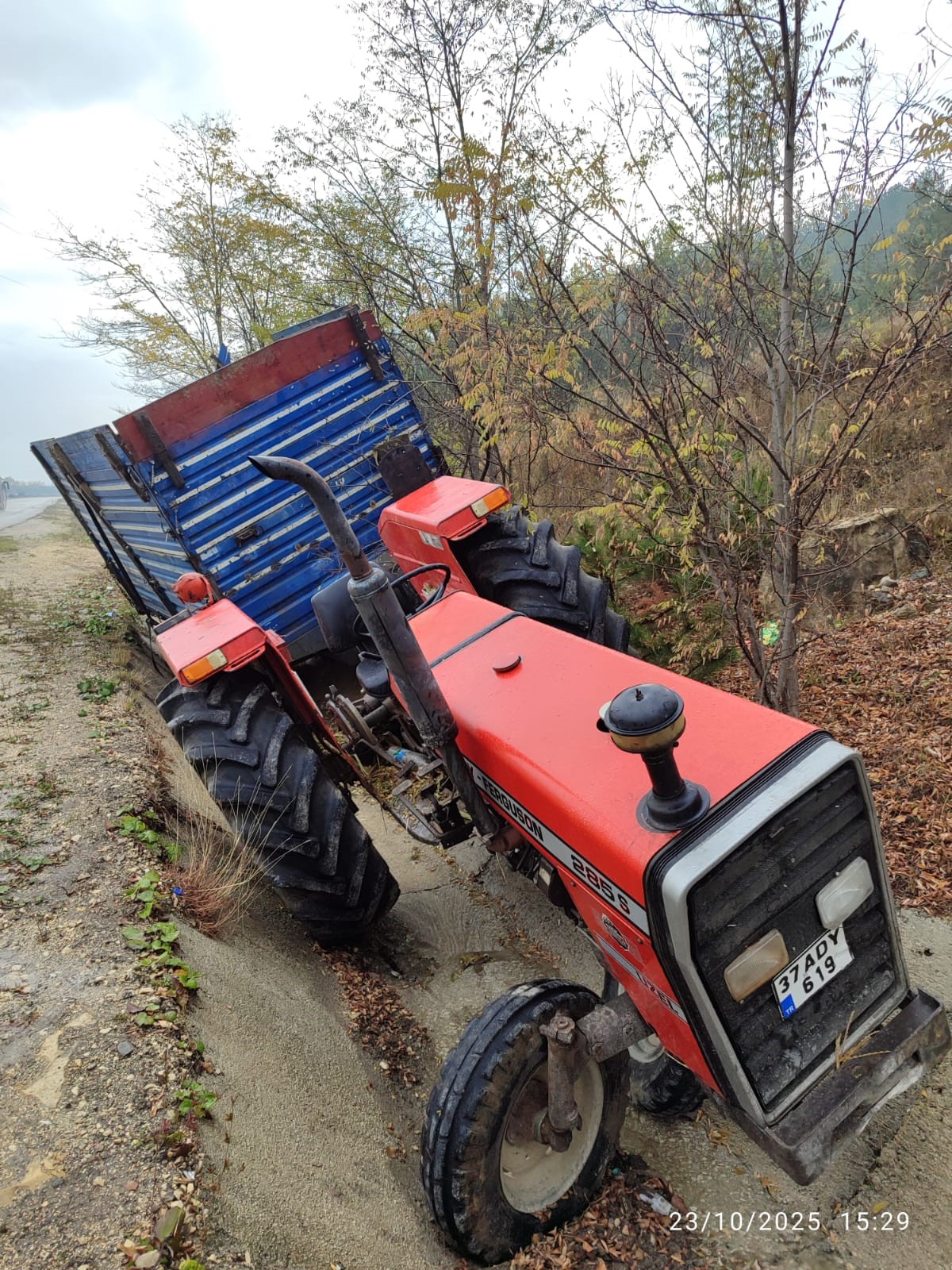 Direksiyon Hakimiyetini Kaybetti, Traktör “V” Kanala Düştü Sürücü Yaşamını Yitirdi (3)