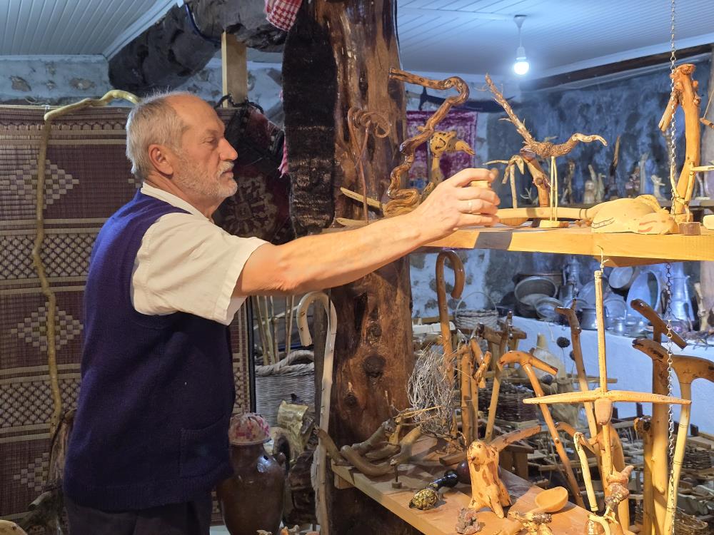 Emekli Oldu Agac Koklerine Hayat Verdi (5)